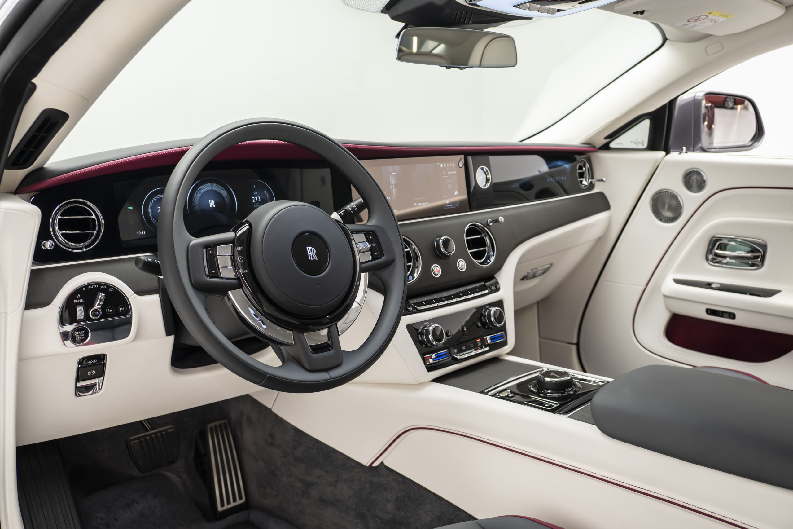 
								2024 Rolls Royce Spectre Silver Badge full									