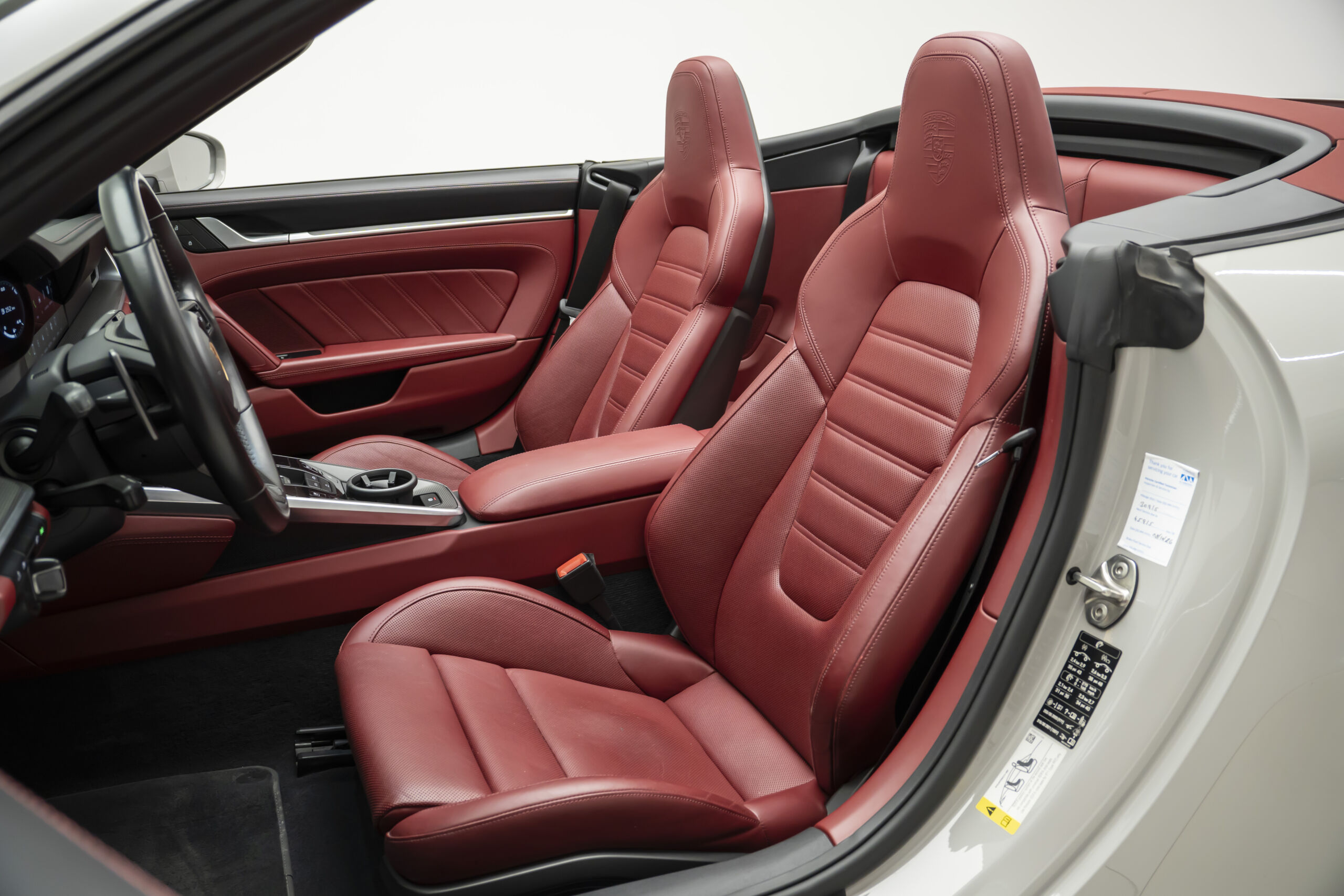 
								2023 Porsche 911 Turbo S Cabriolet full									