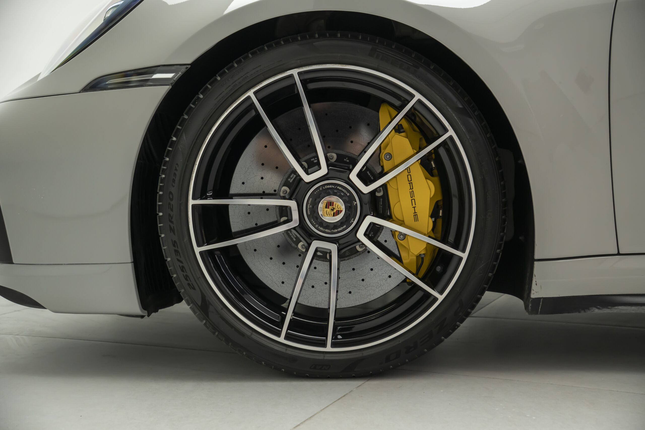 
								2023 Porsche 911 Turbo S Cabriolet full									