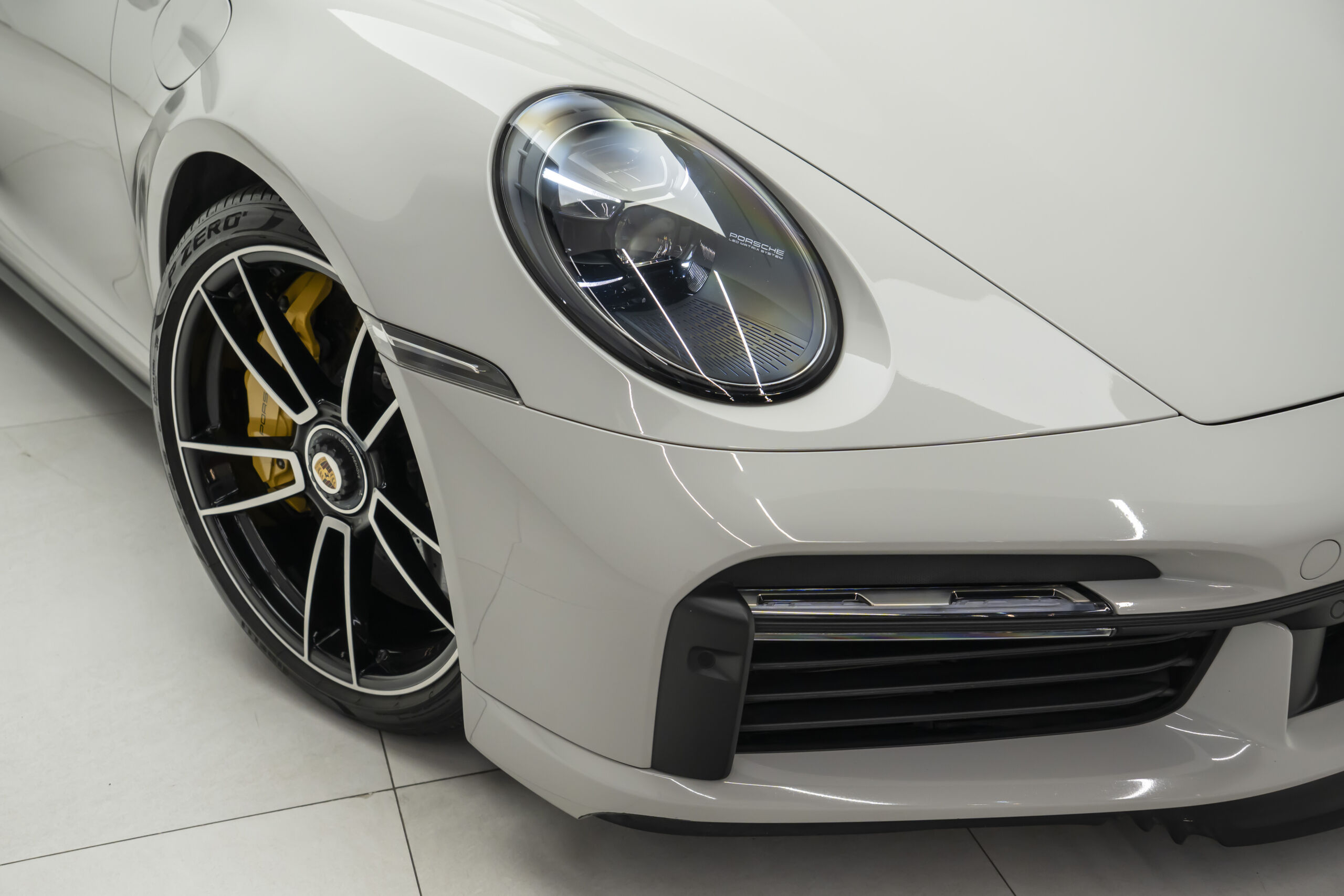 
								2023 Porsche 911 Turbo S Cabriolet full									