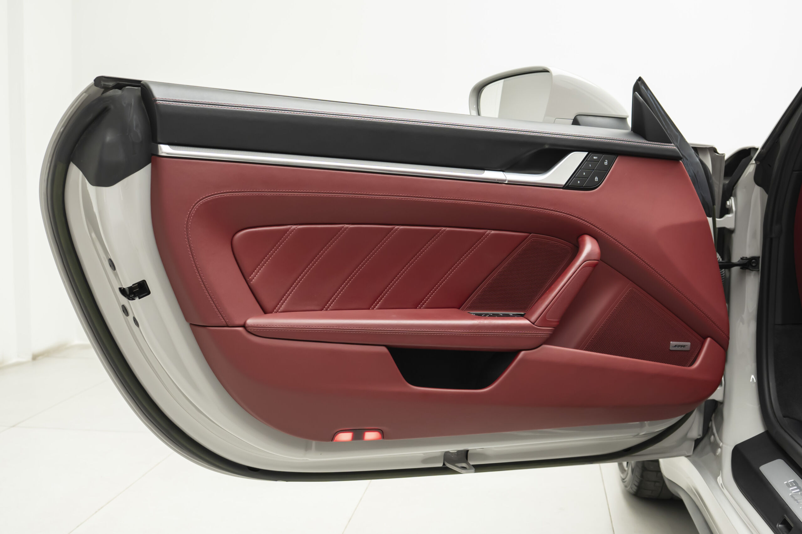 
								2023 Porsche 911 Turbo S Cabriolet full									