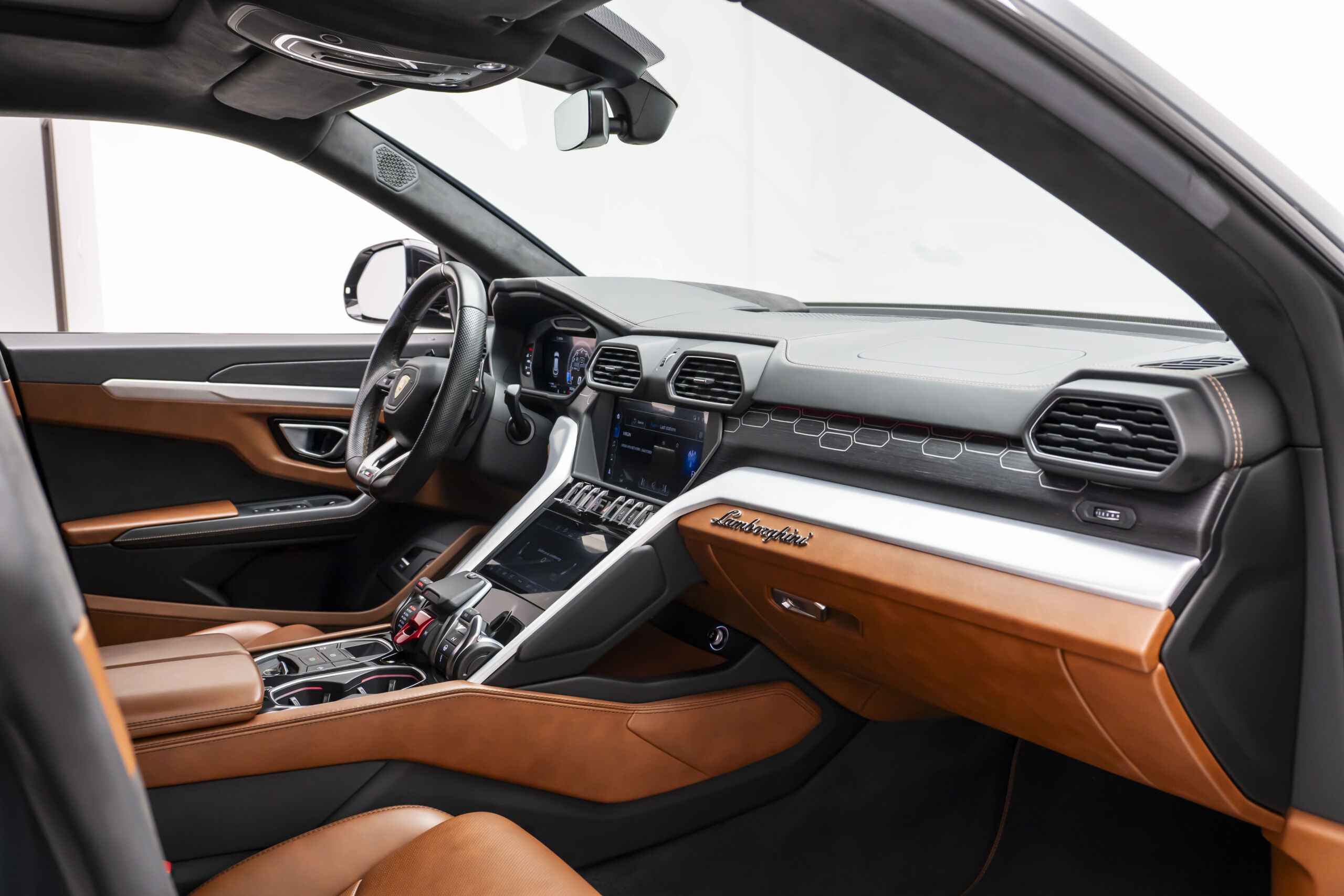 
								2019 Lamborghini Urus full									