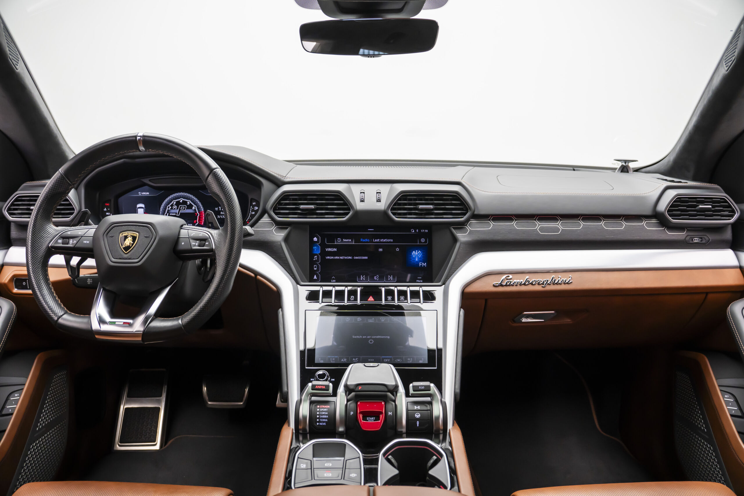 
								2019 Lamborghini Urus full									
