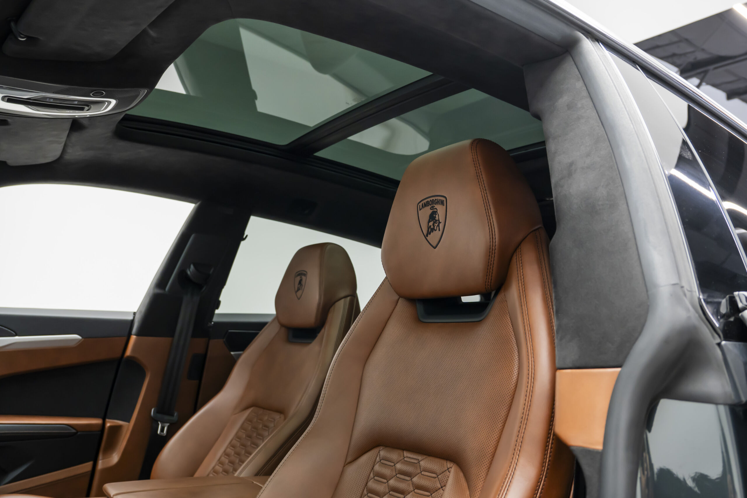 
								2019 Lamborghini Urus full									