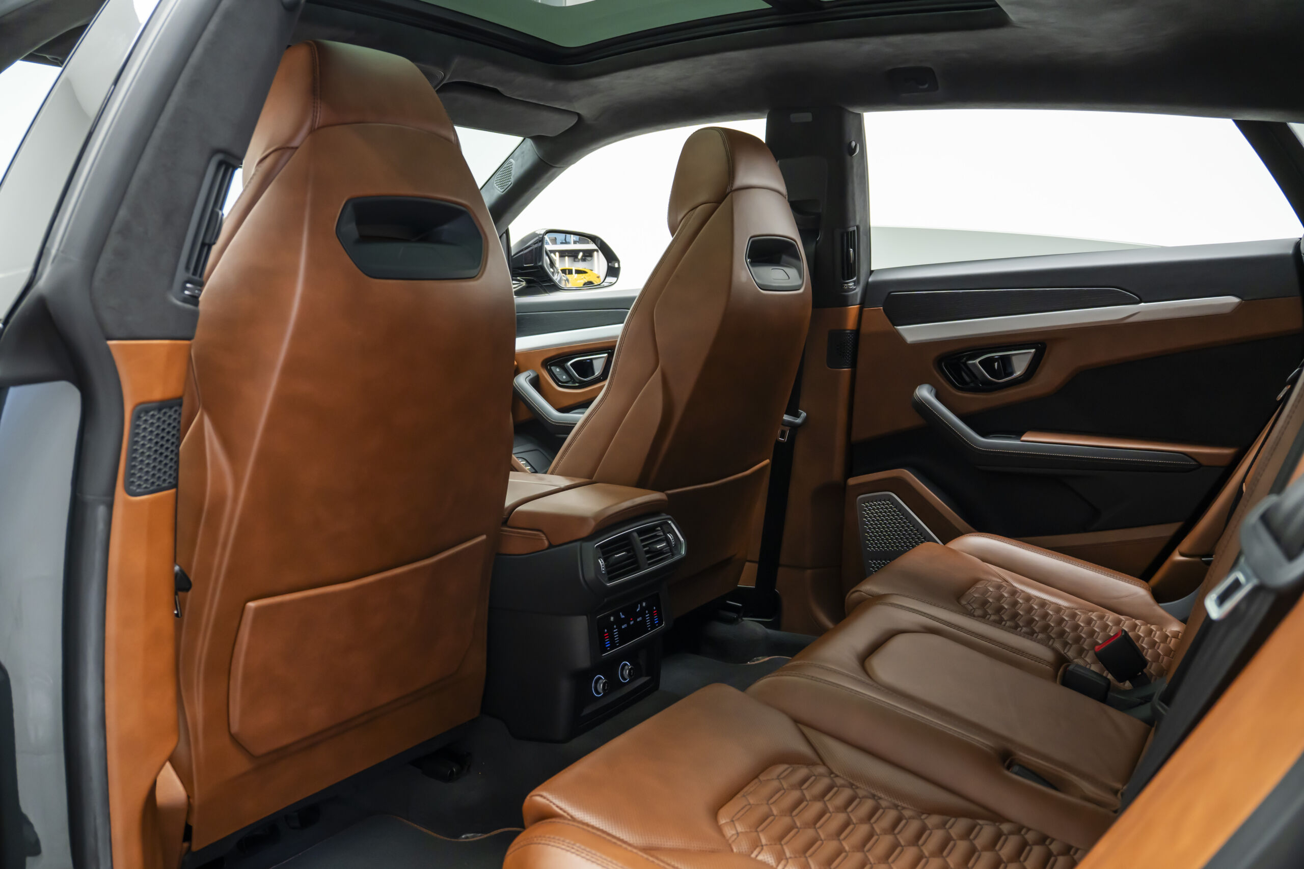 
								2019 Lamborghini Urus full									