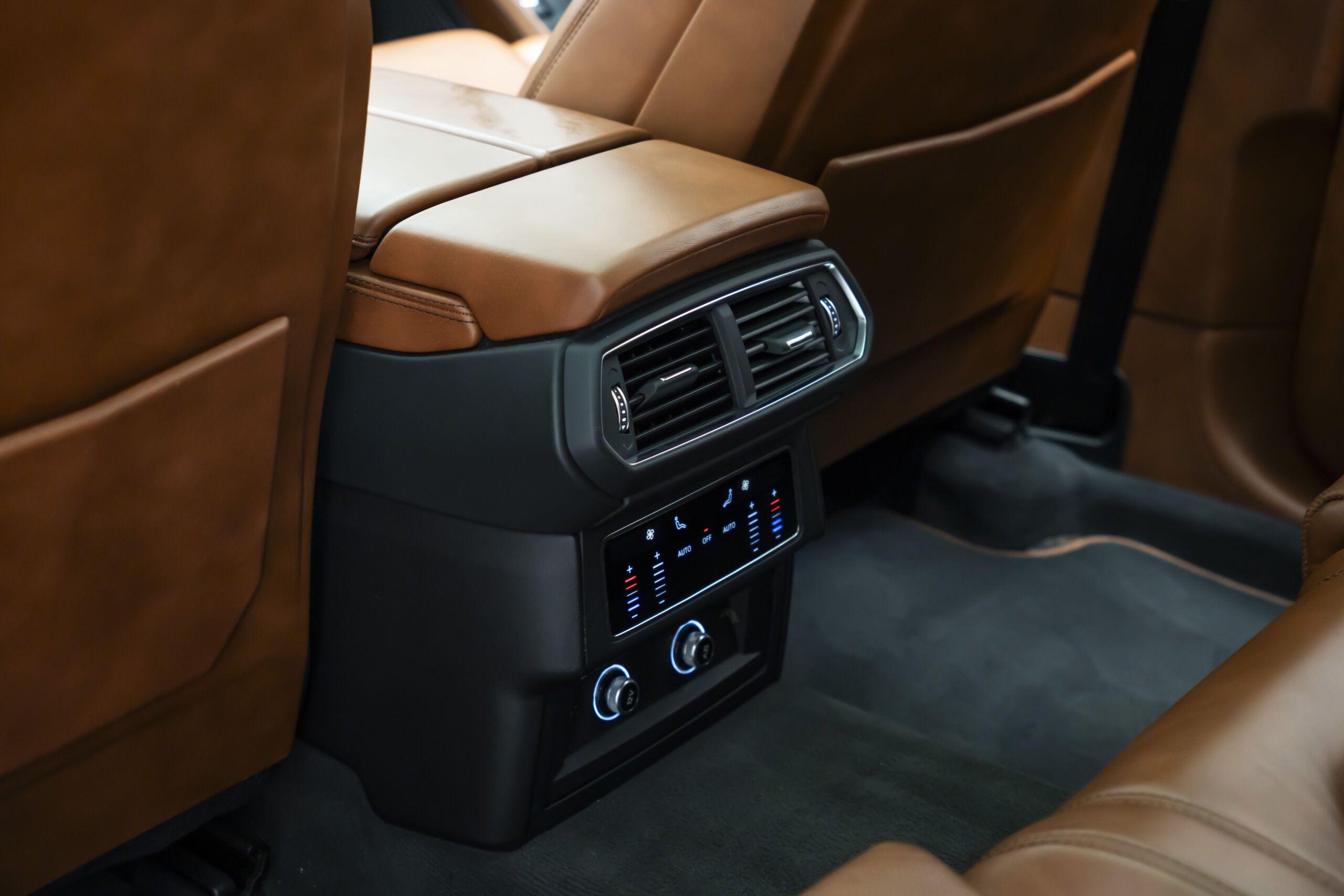 
								2019 Lamborghini Urus full									