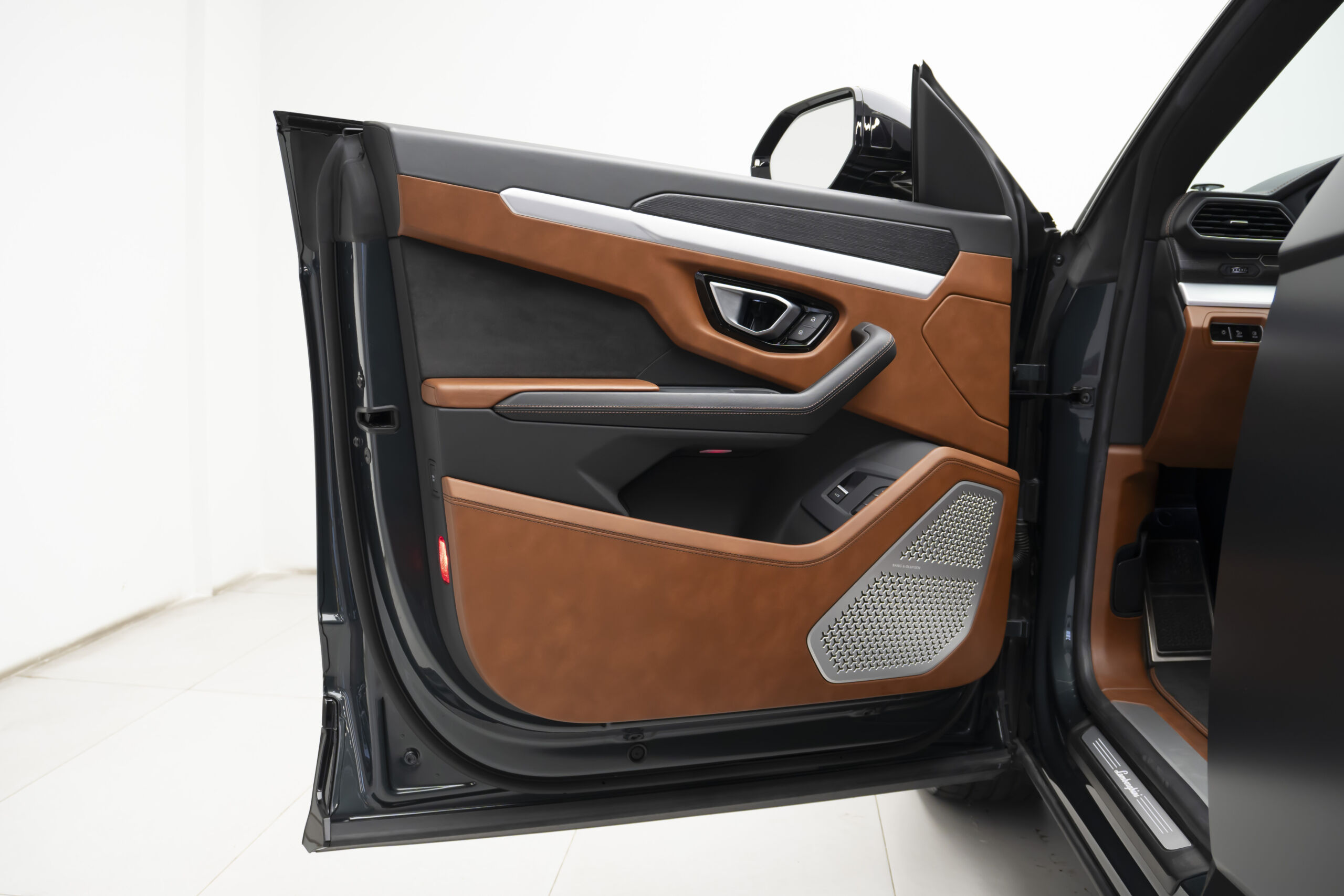 
								2019 Lamborghini Urus full									