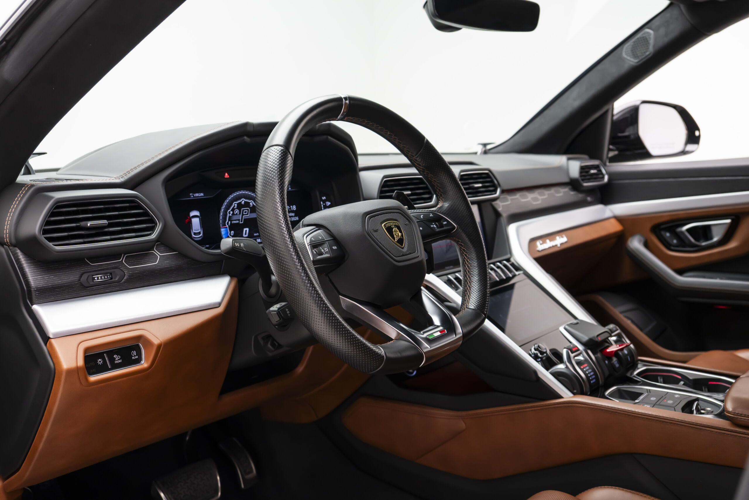 
								2019 Lamborghini Urus full									