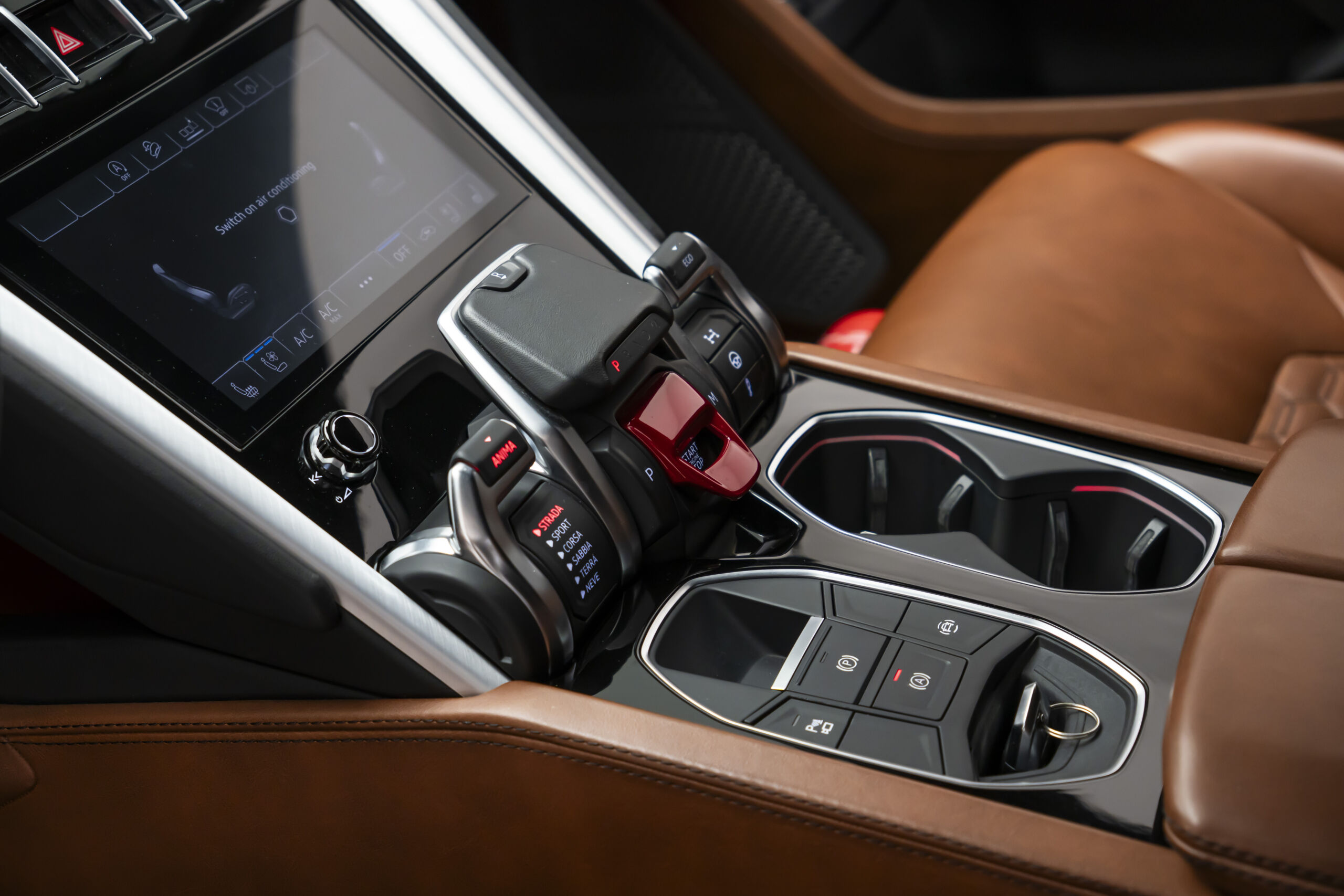 
								2019 Lamborghini Urus full									