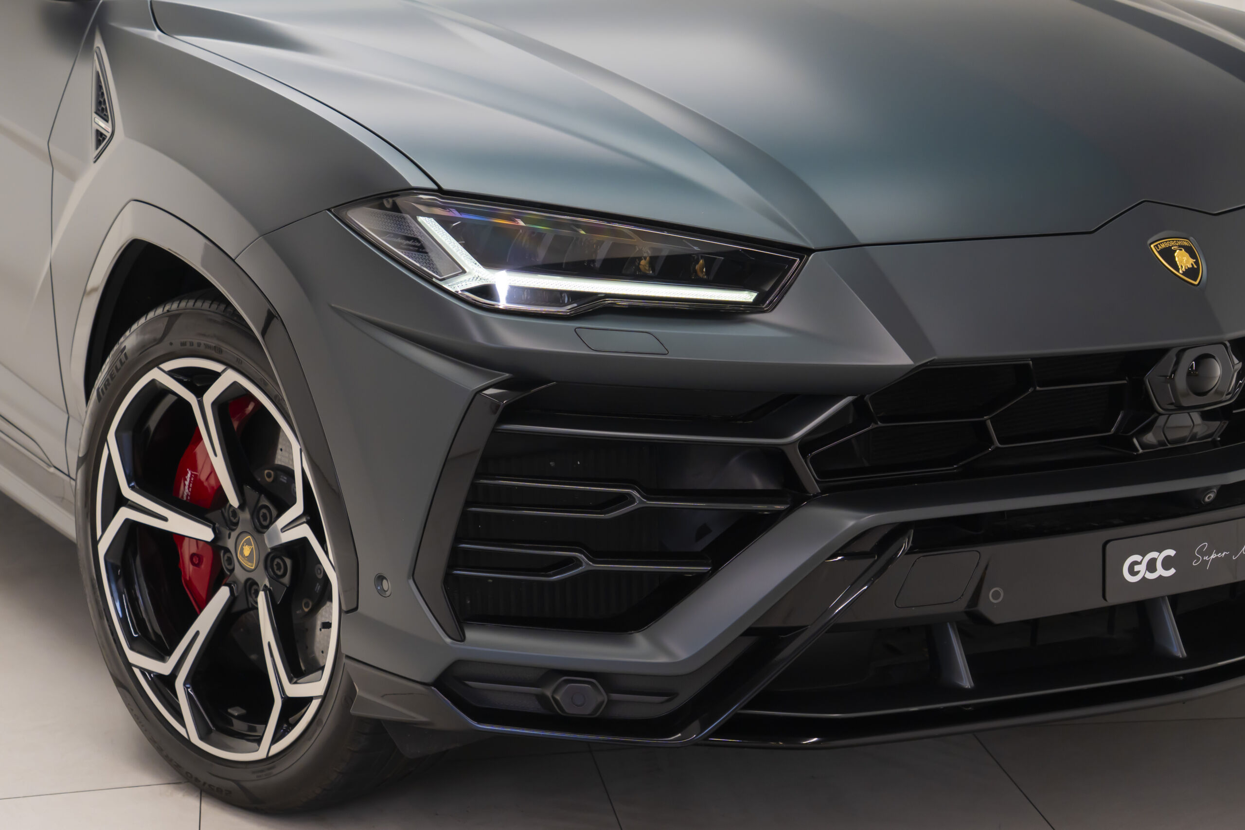 
								2019 Lamborghini Urus full									