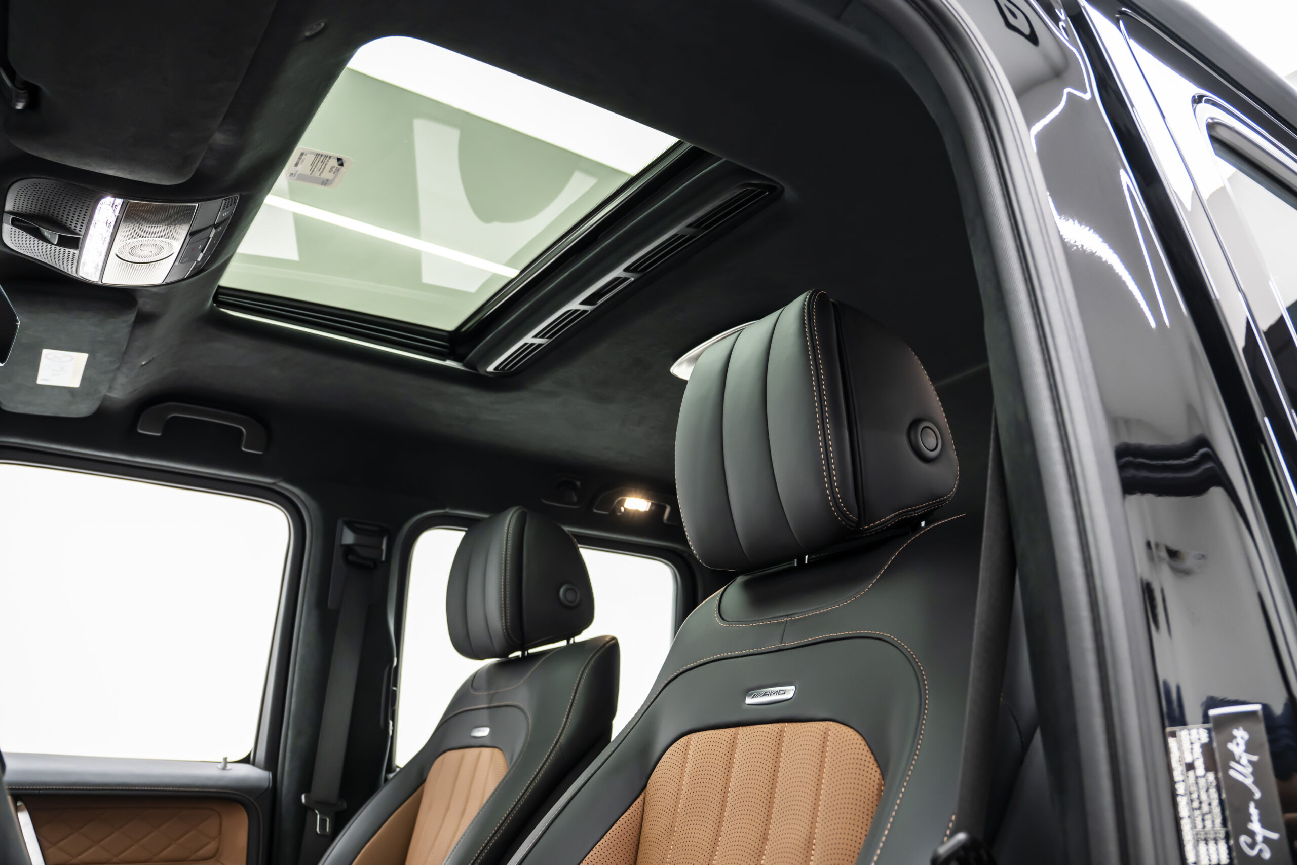 
								2025 Mercedes AMG G63 4MATIC Plus full									
