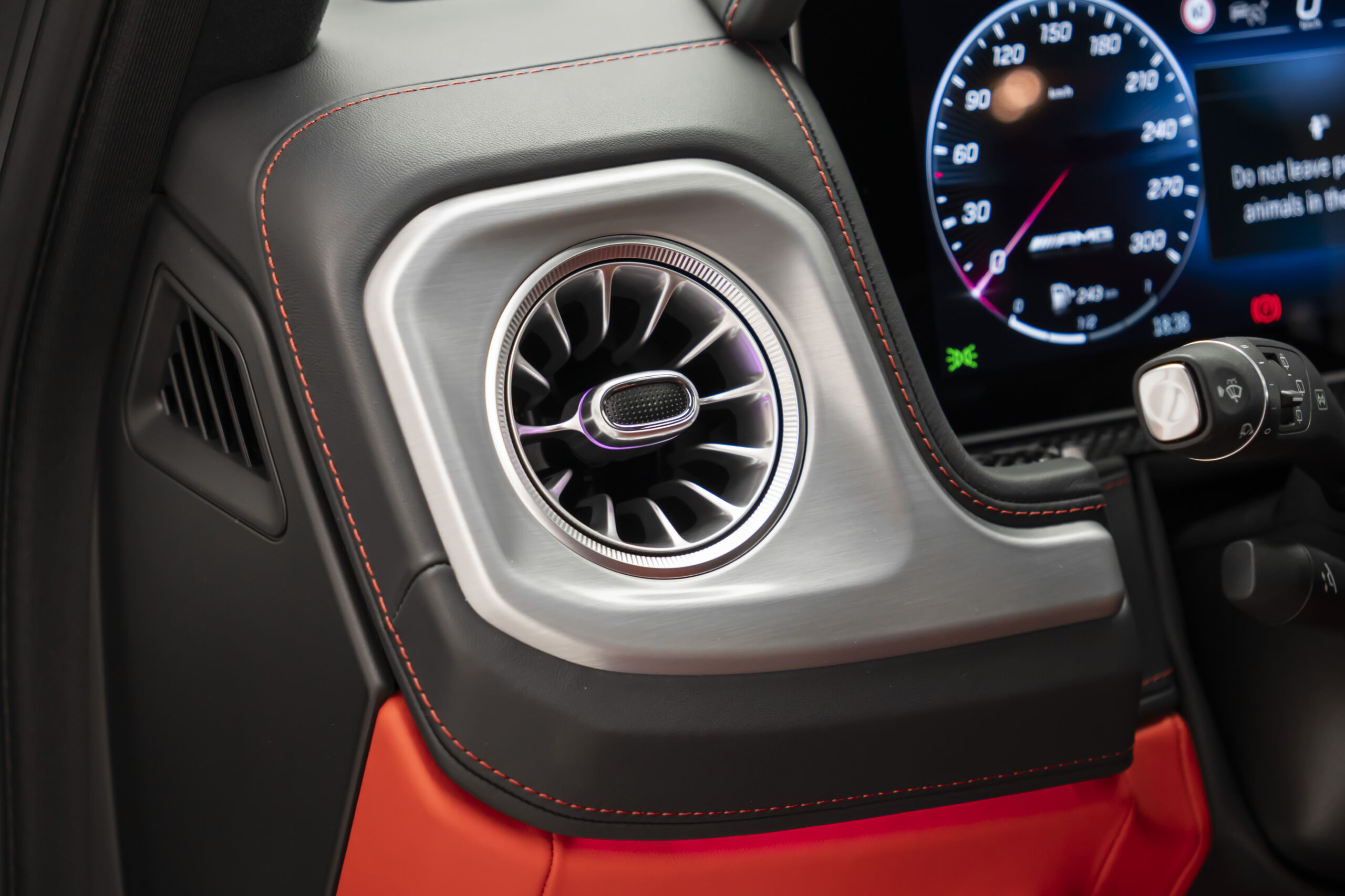 
								2025 Mercedes AMG G63 Performance Package full									