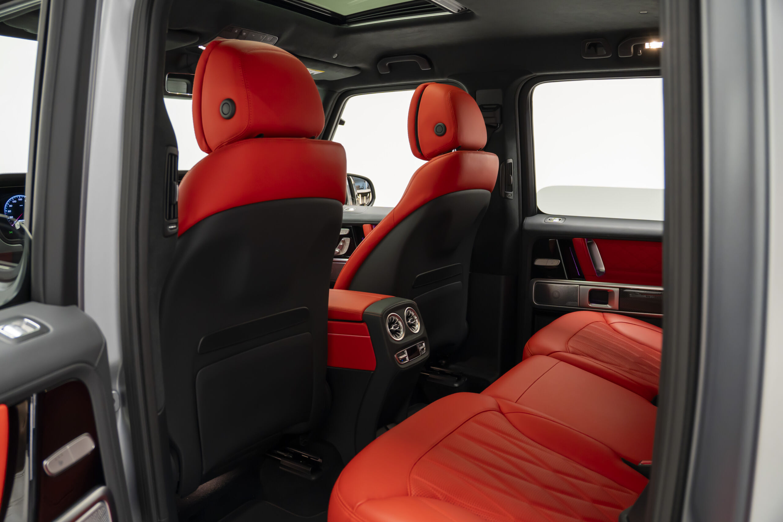 
								2025 Mercedes AMG G63 Performance Package full									