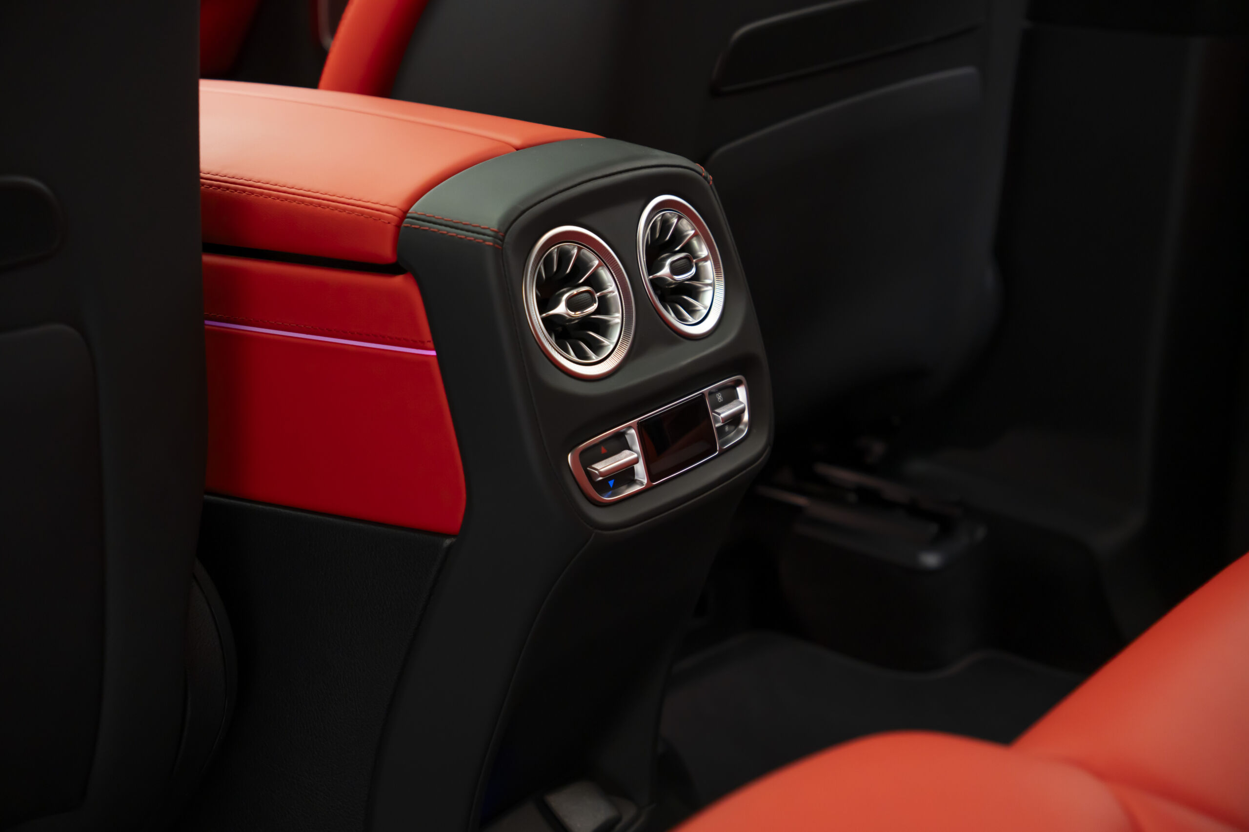 
								2025 Mercedes AMG G63 Performance Package full									