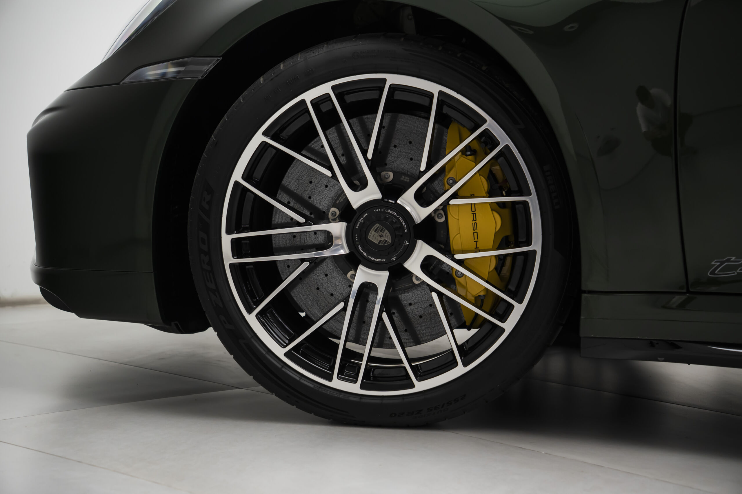 
								2026 Porsche 911 Turbo S Coupe Exclusive Manufaktur Heritage Design full									