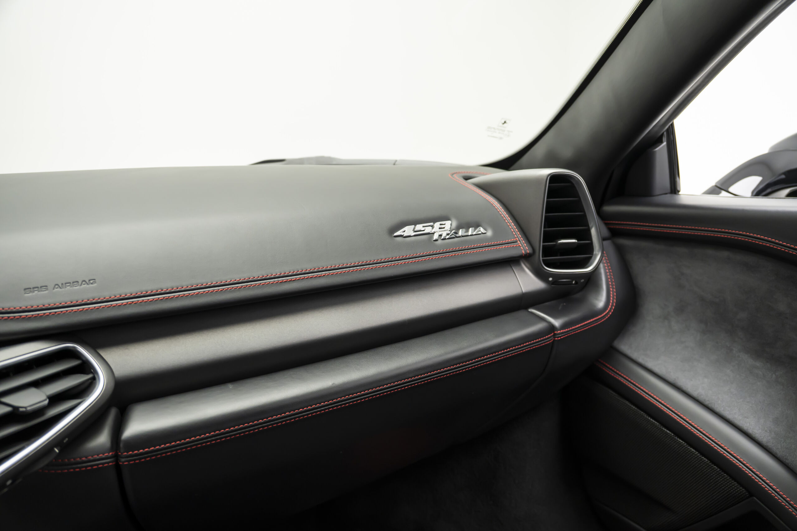 
								2014 Ferrari 458 Italia Disegno di Pininfarina full									