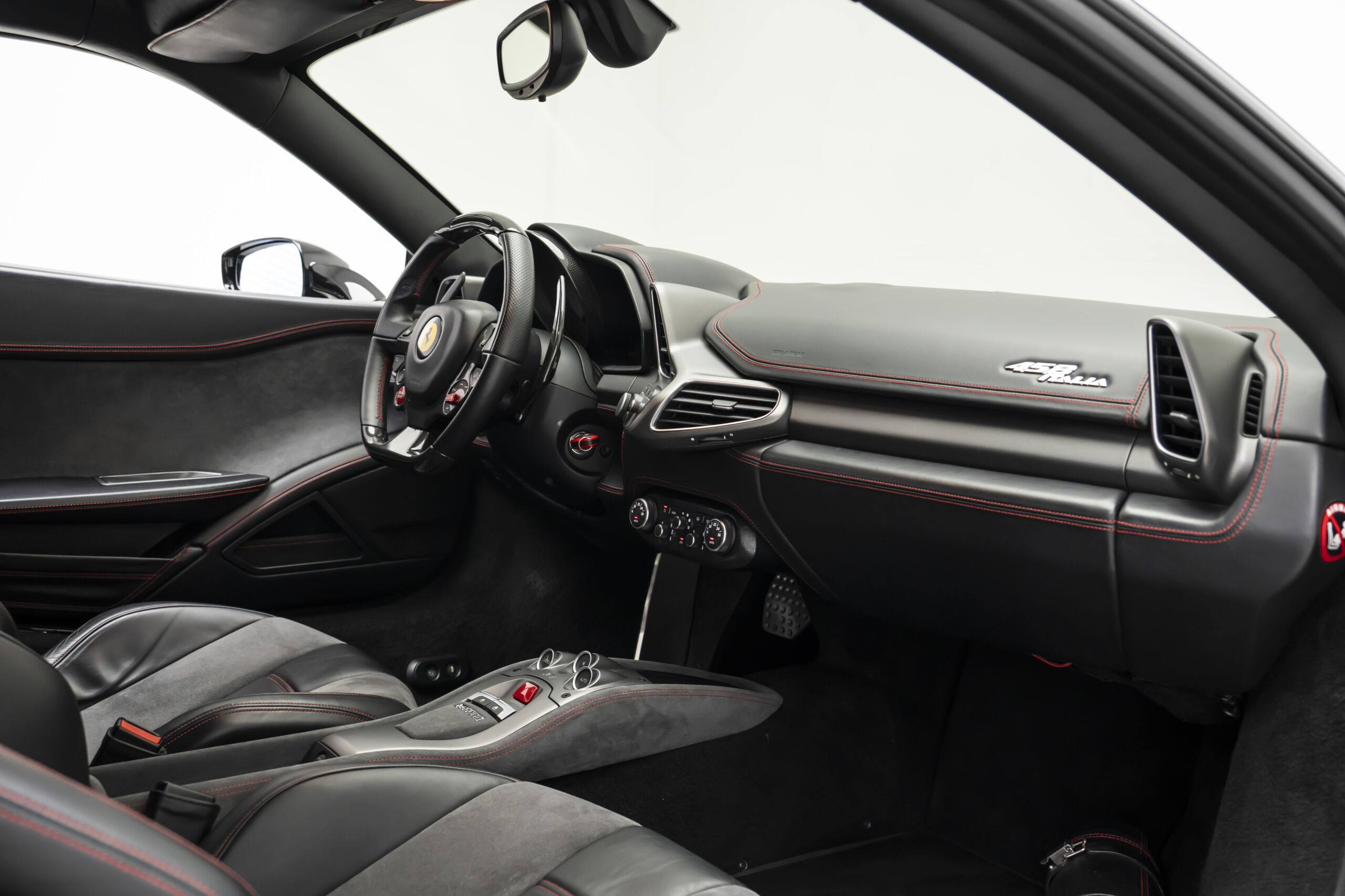 
								2014 Ferrari 458 Italia Disegno di Pininfarina full									