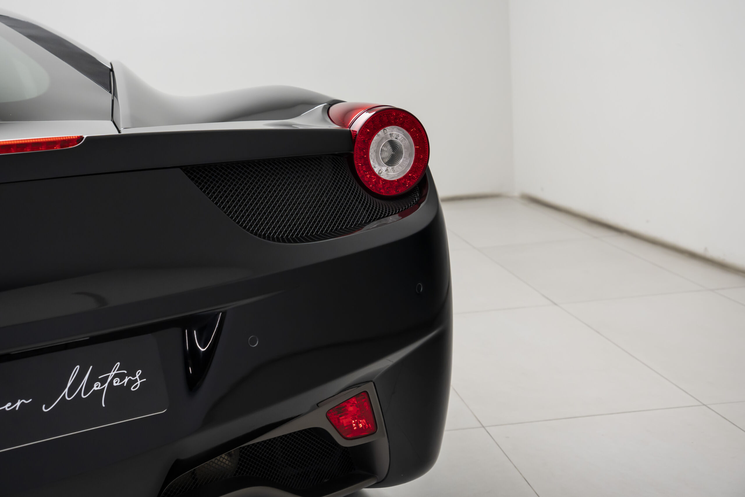 
								2014 Ferrari 458 Italia Disegno di Pininfarina full									