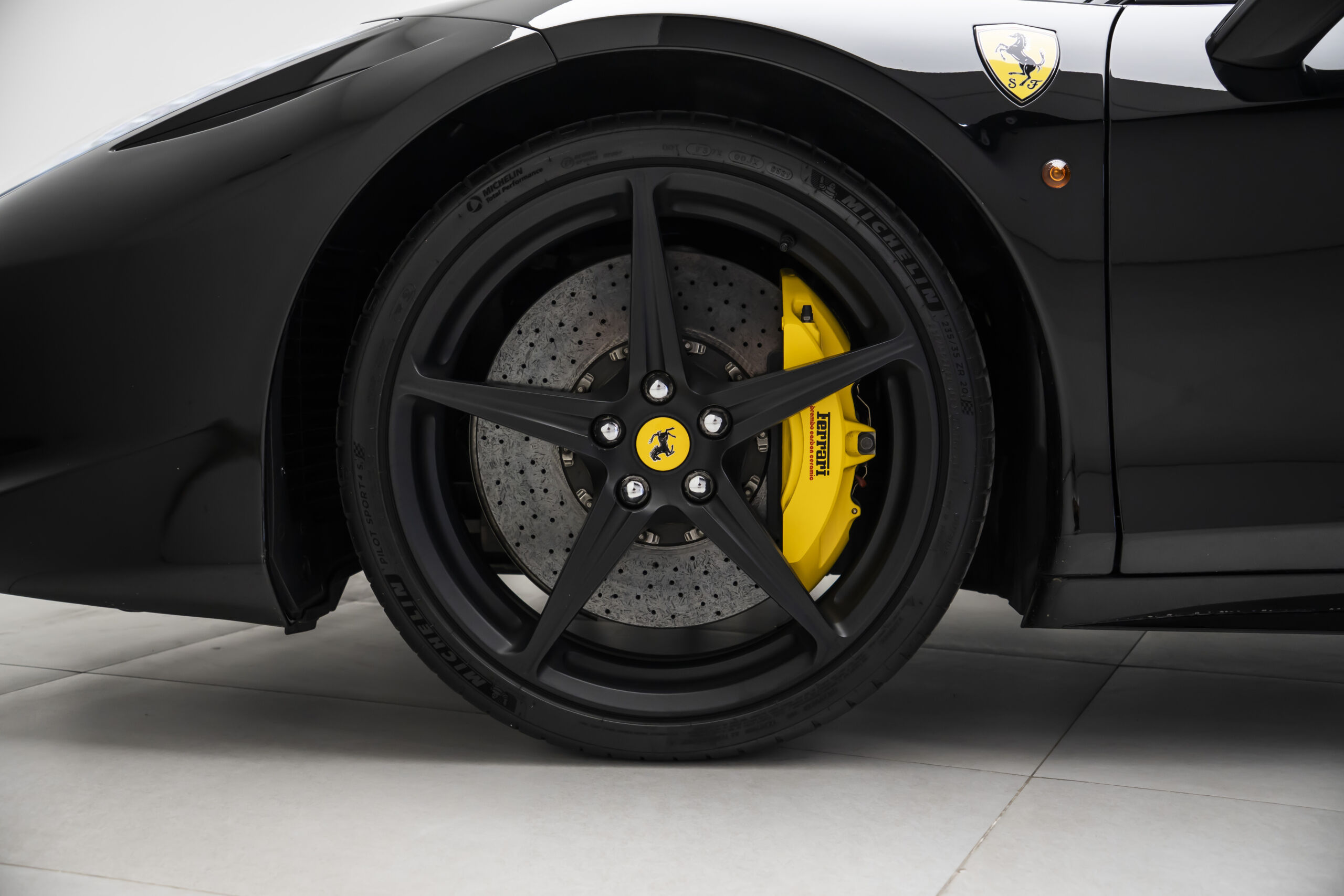 
								2014 Ferrari 458 Italia Disegno di Pininfarina full									