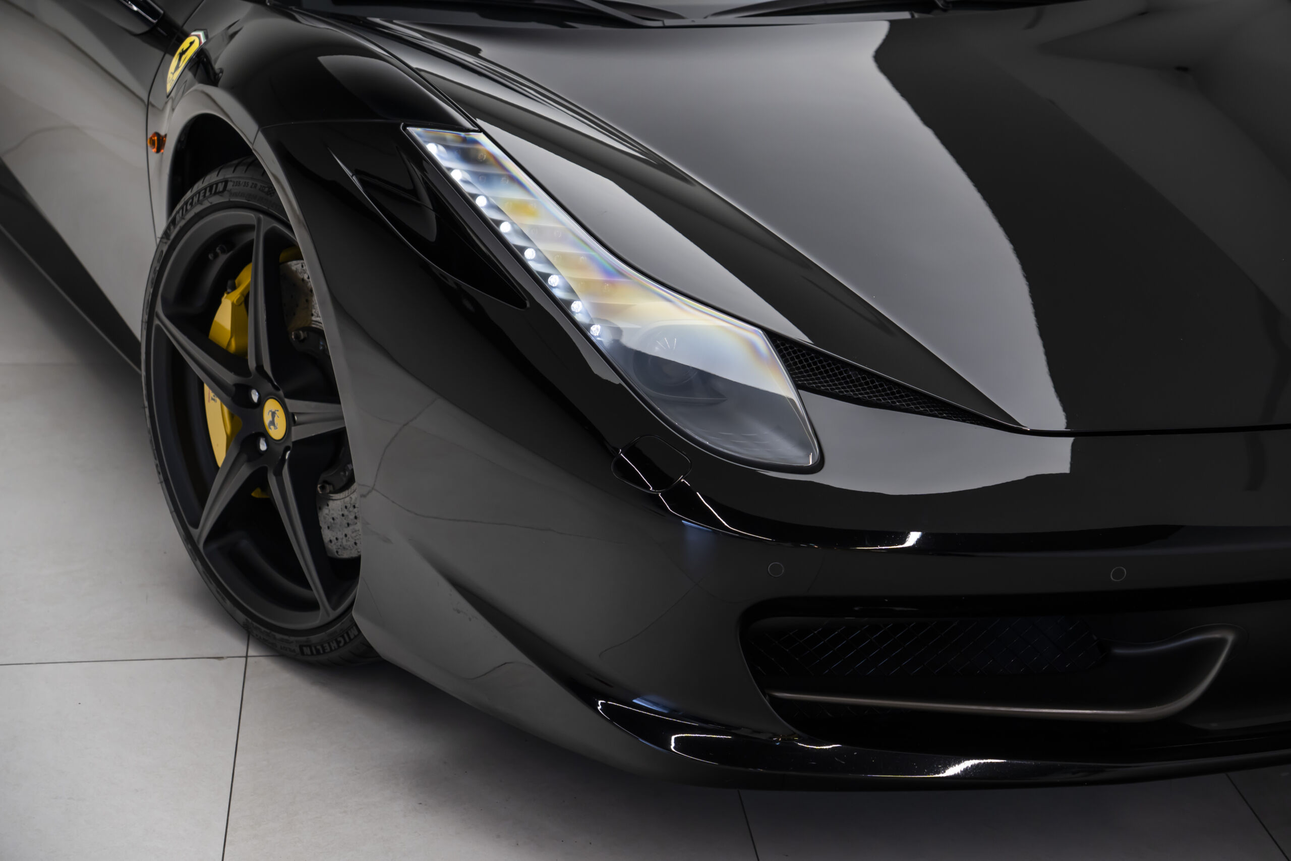 
								2014 Ferrari 458 Italia Disegno di Pininfarina full									