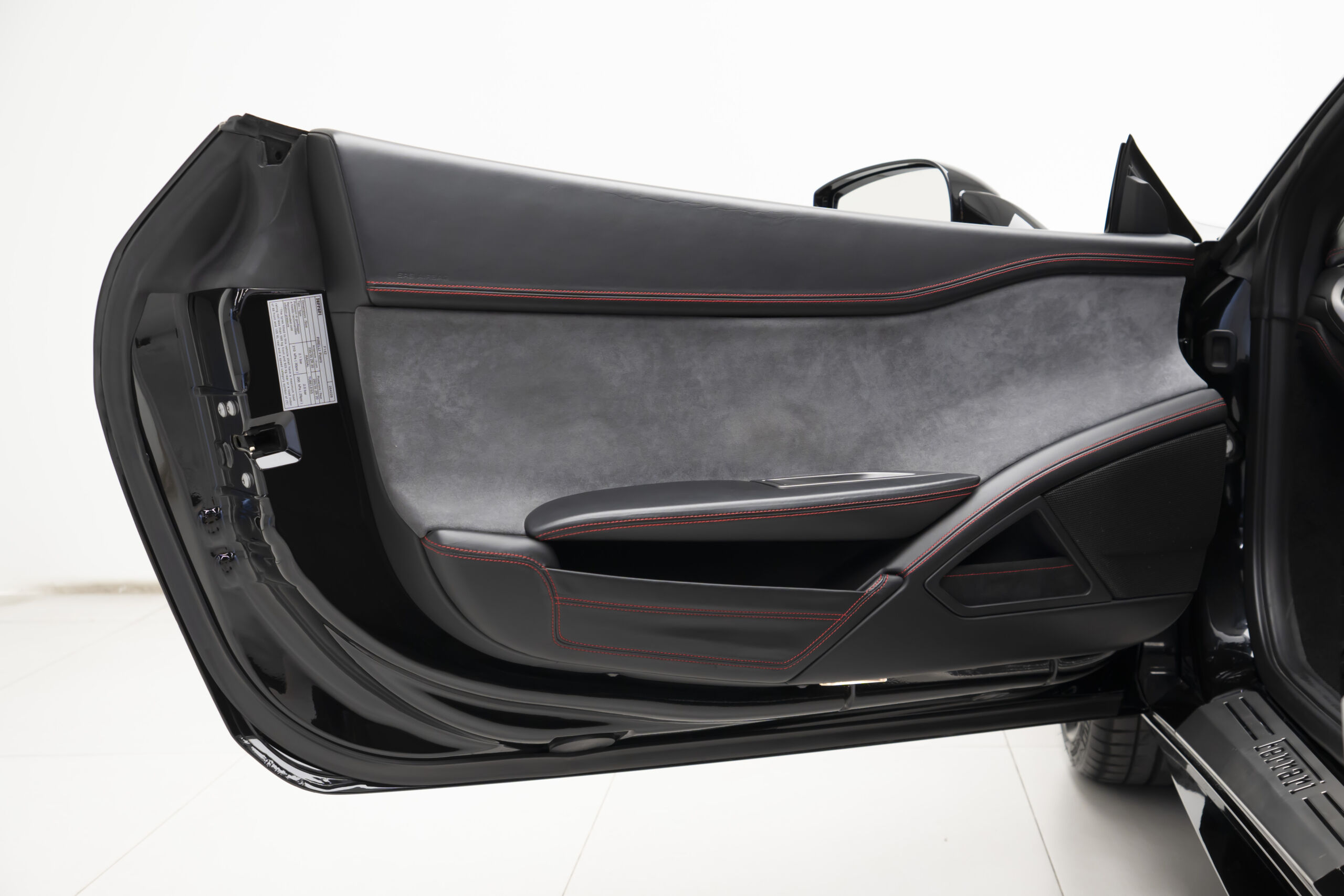 
								2014 Ferrari 458 Italia Disegno di Pininfarina full									