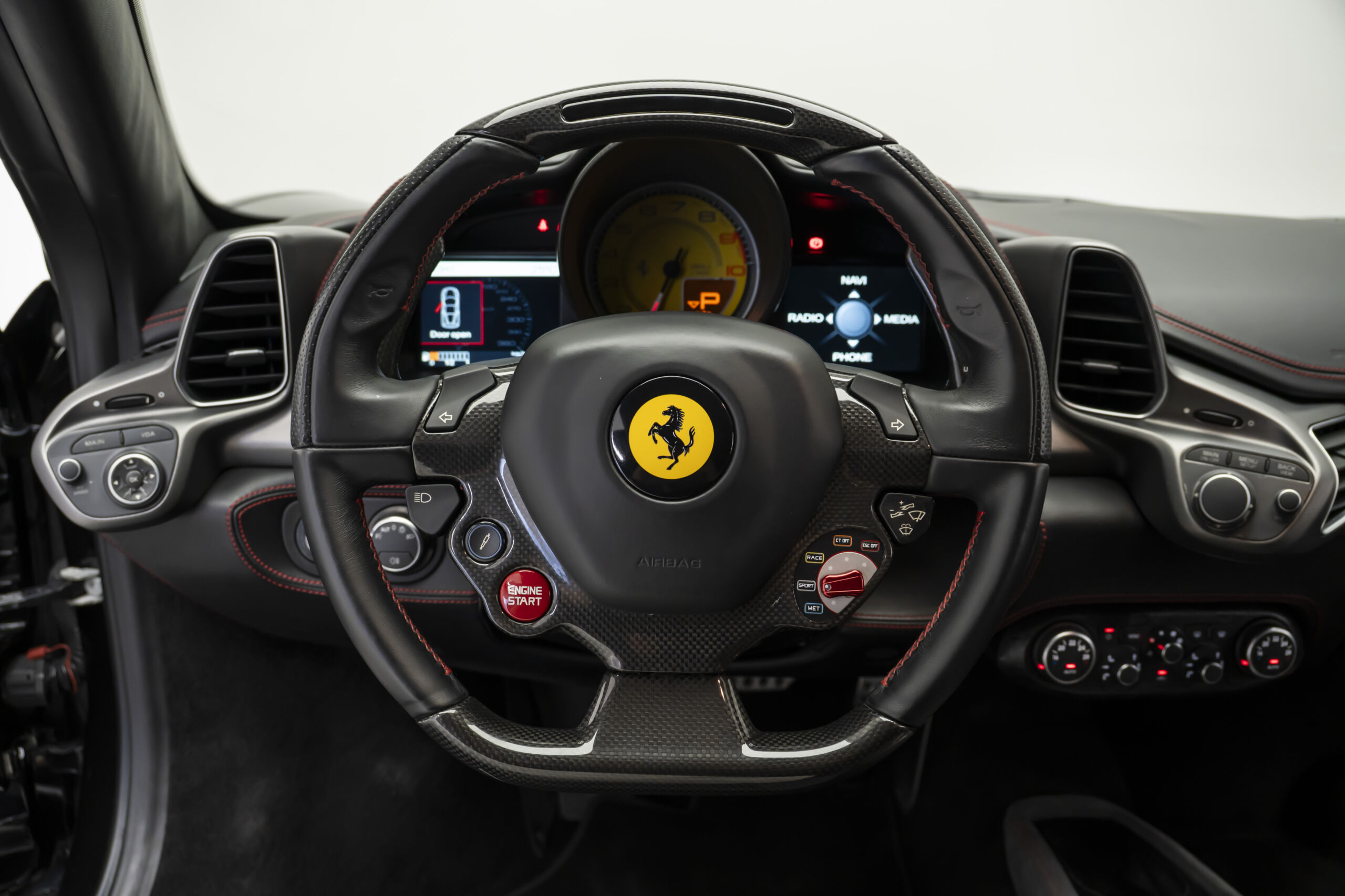 
								2014 Ferrari 458 Italia Disegno di Pininfarina full									