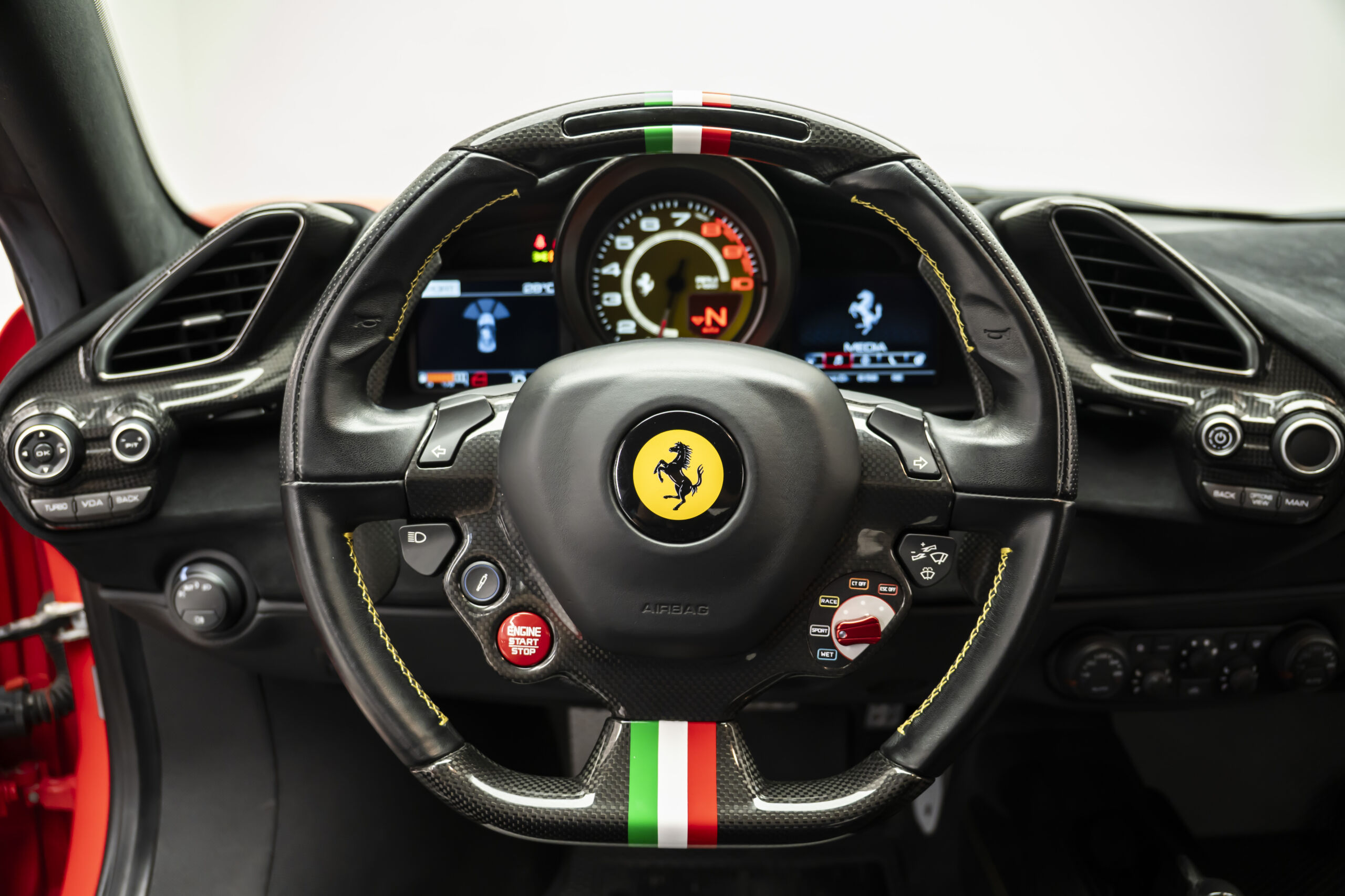 
								2019 Ferrari 488 Pista Coupe full									