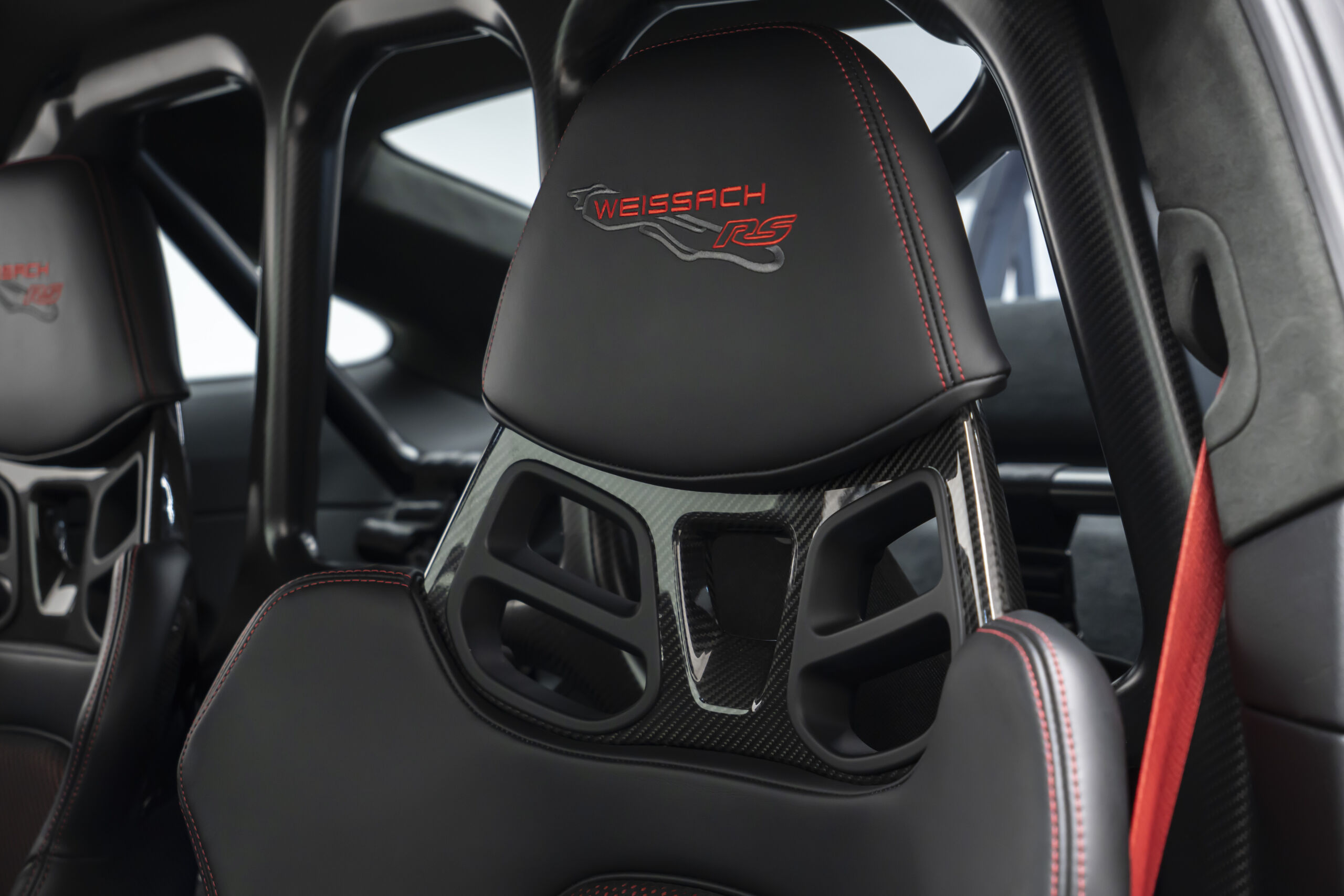
								2023 Porsche 911 GT3 RS Weissach Race Pack full									