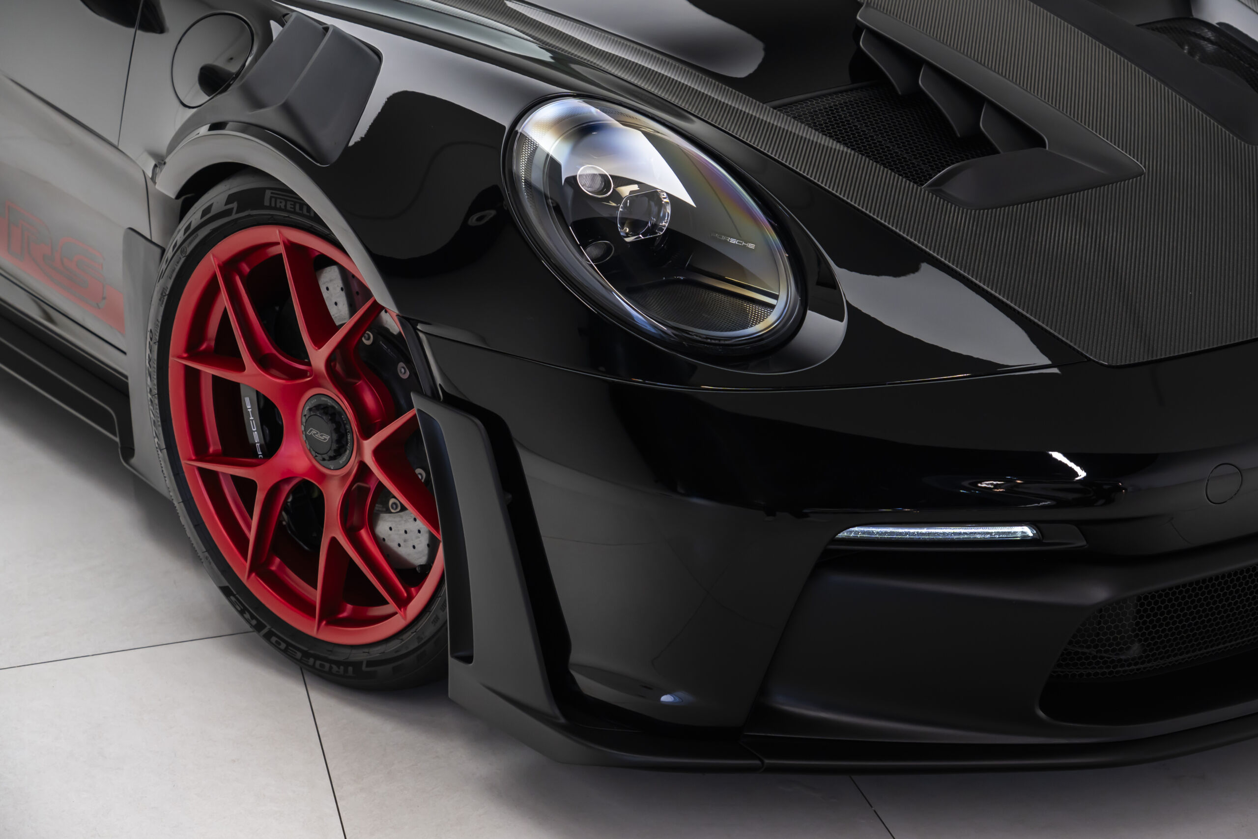 
								2023 Porsche 911 GT3 RS Weissach Race Pack full									