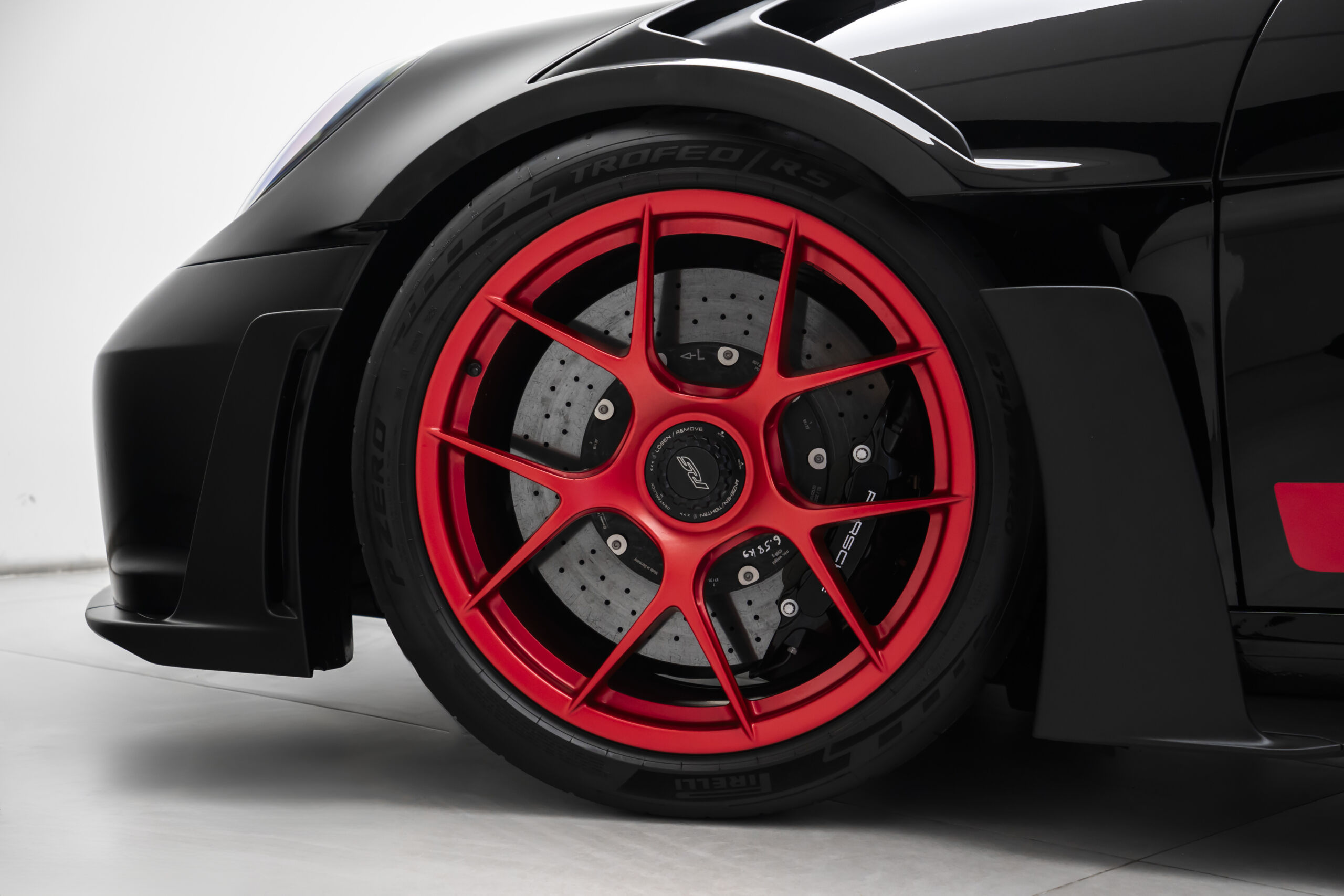 
								2023 Porsche 911 GT3 RS Weissach Race Pack full									