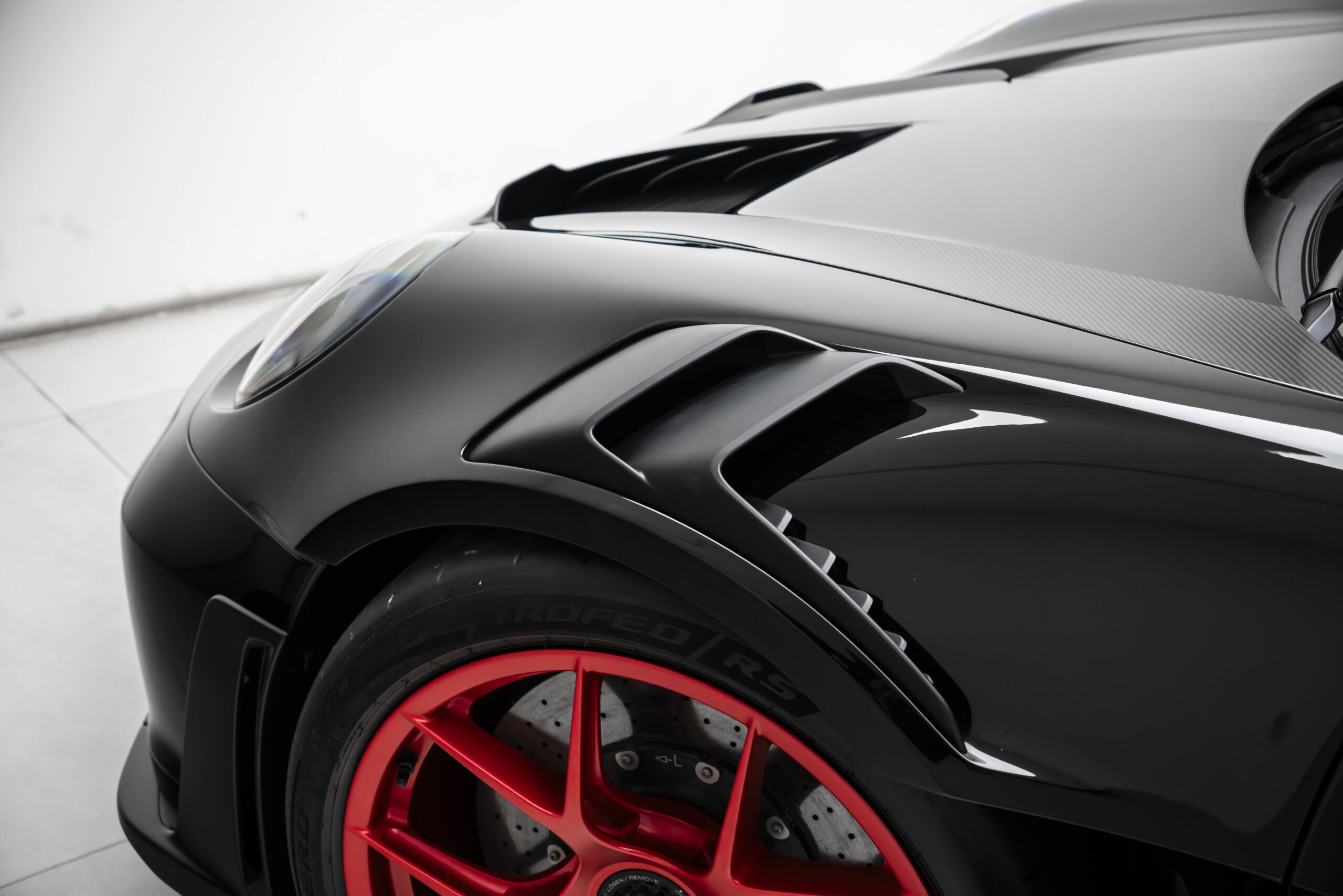 
								2023 Porsche 911 GT3 RS Weissach Race Pack full									