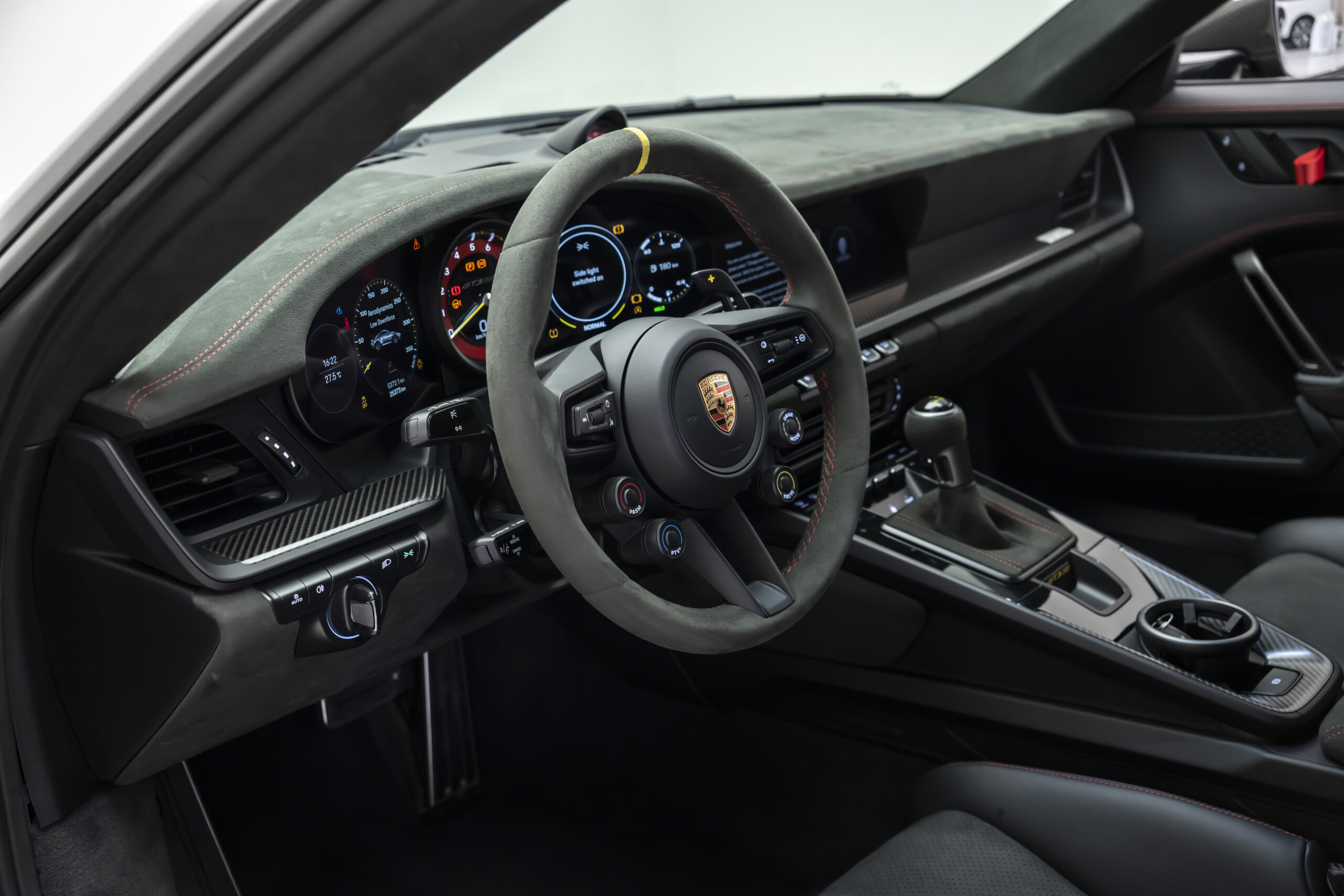 
								2023 Porsche 911 GT3 RS Weissach Race Pack full									