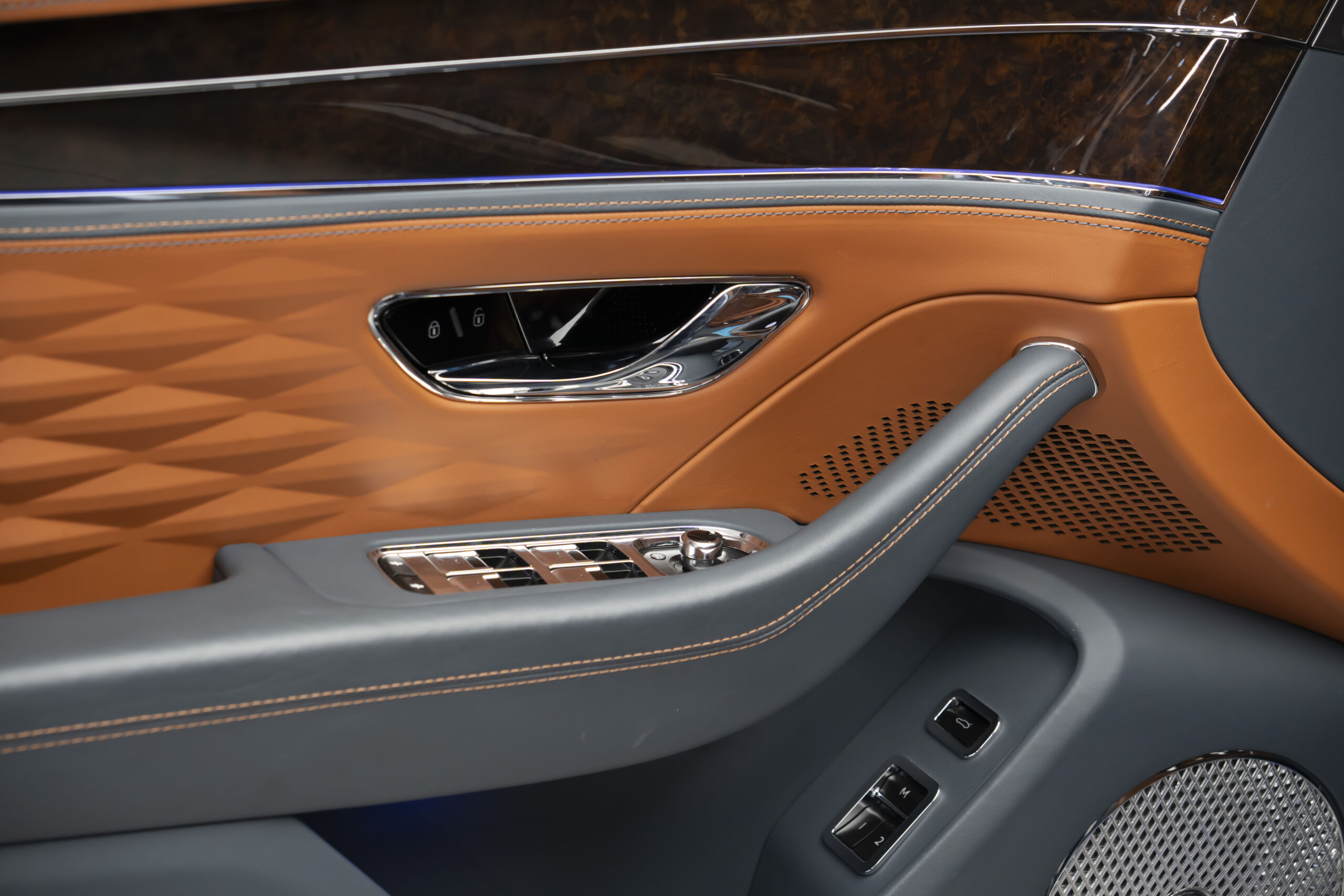 
								2022 Bentley Flying Spur Mulliner W12 full									