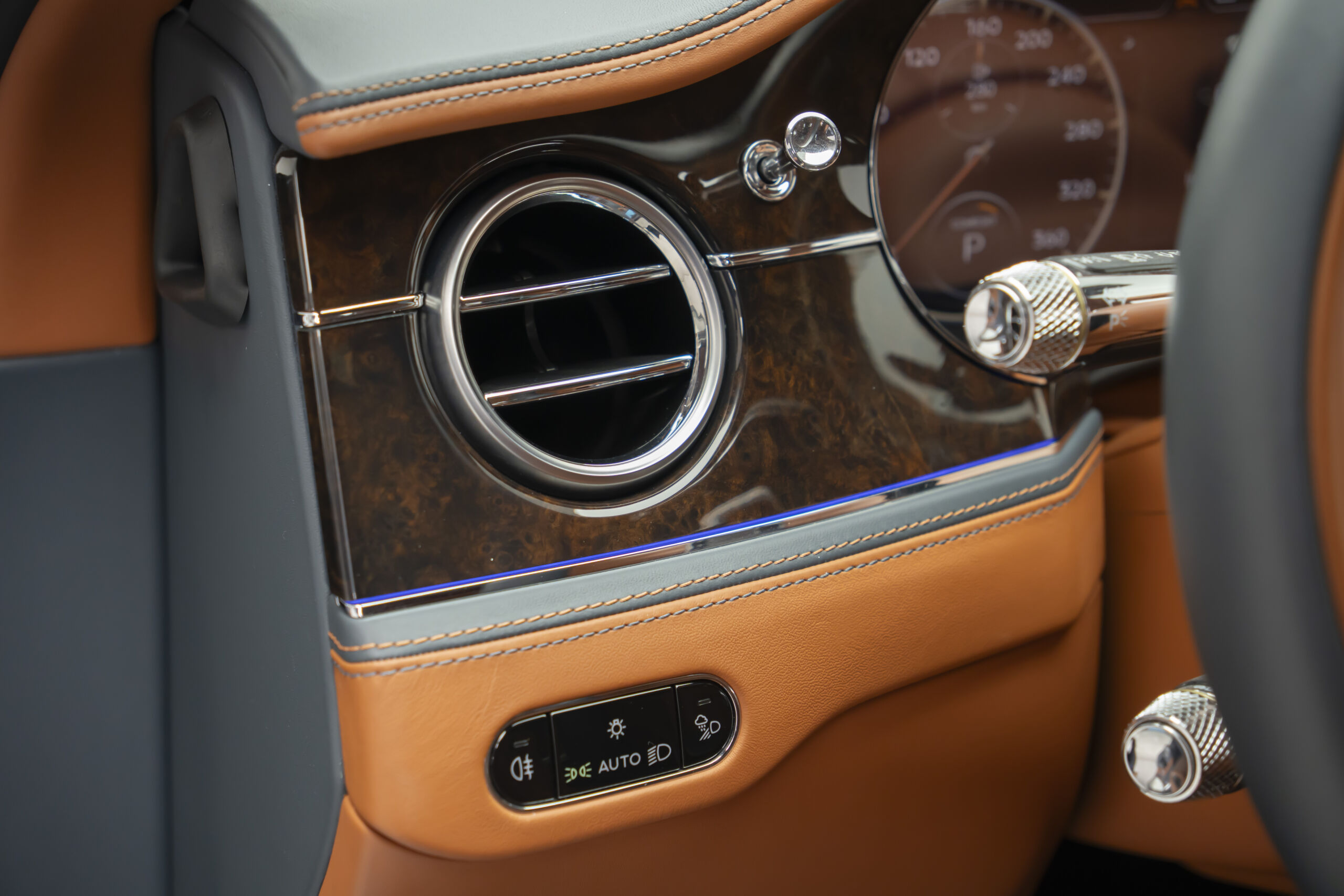 
								2022 Bentley Flying Spur Mulliner W12 full									