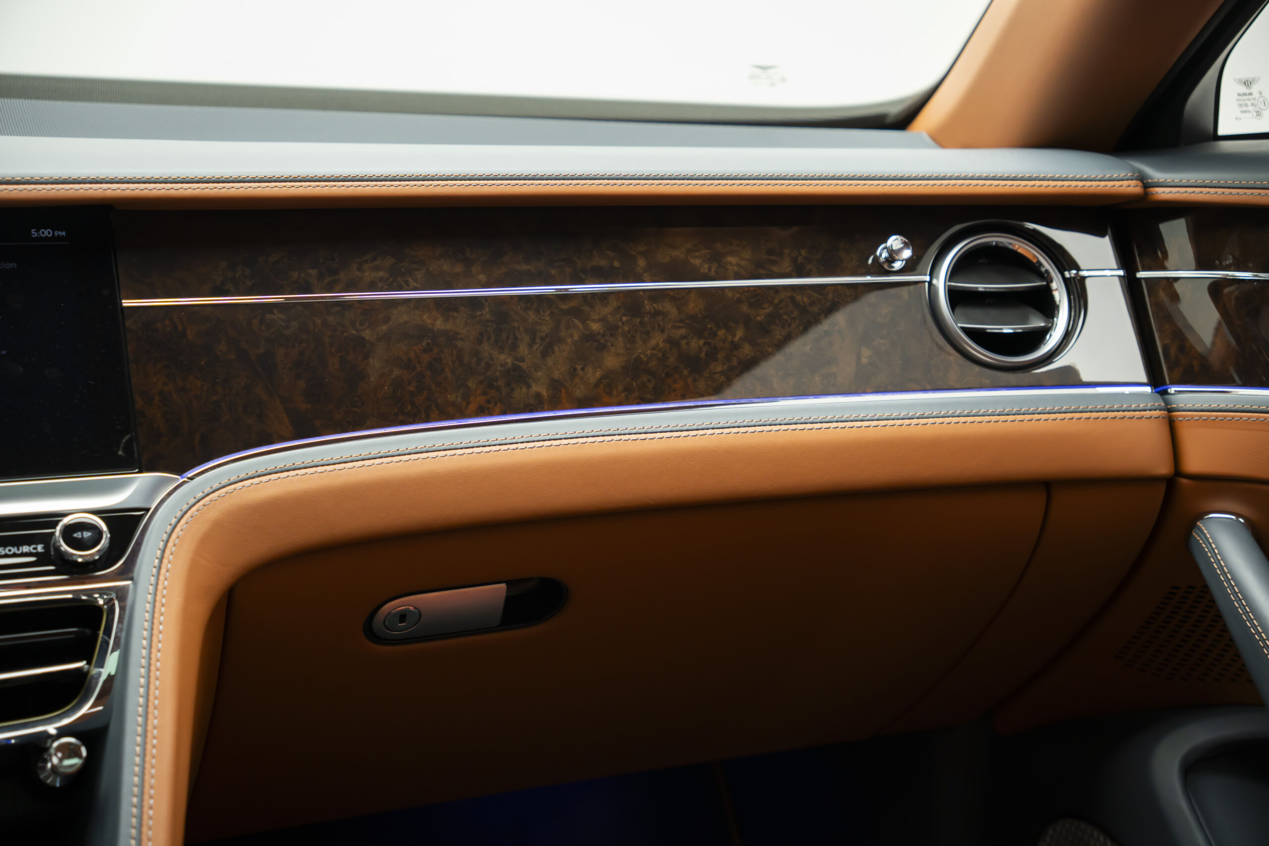 
								2022 Bentley Flying Spur Mulliner W12 full									