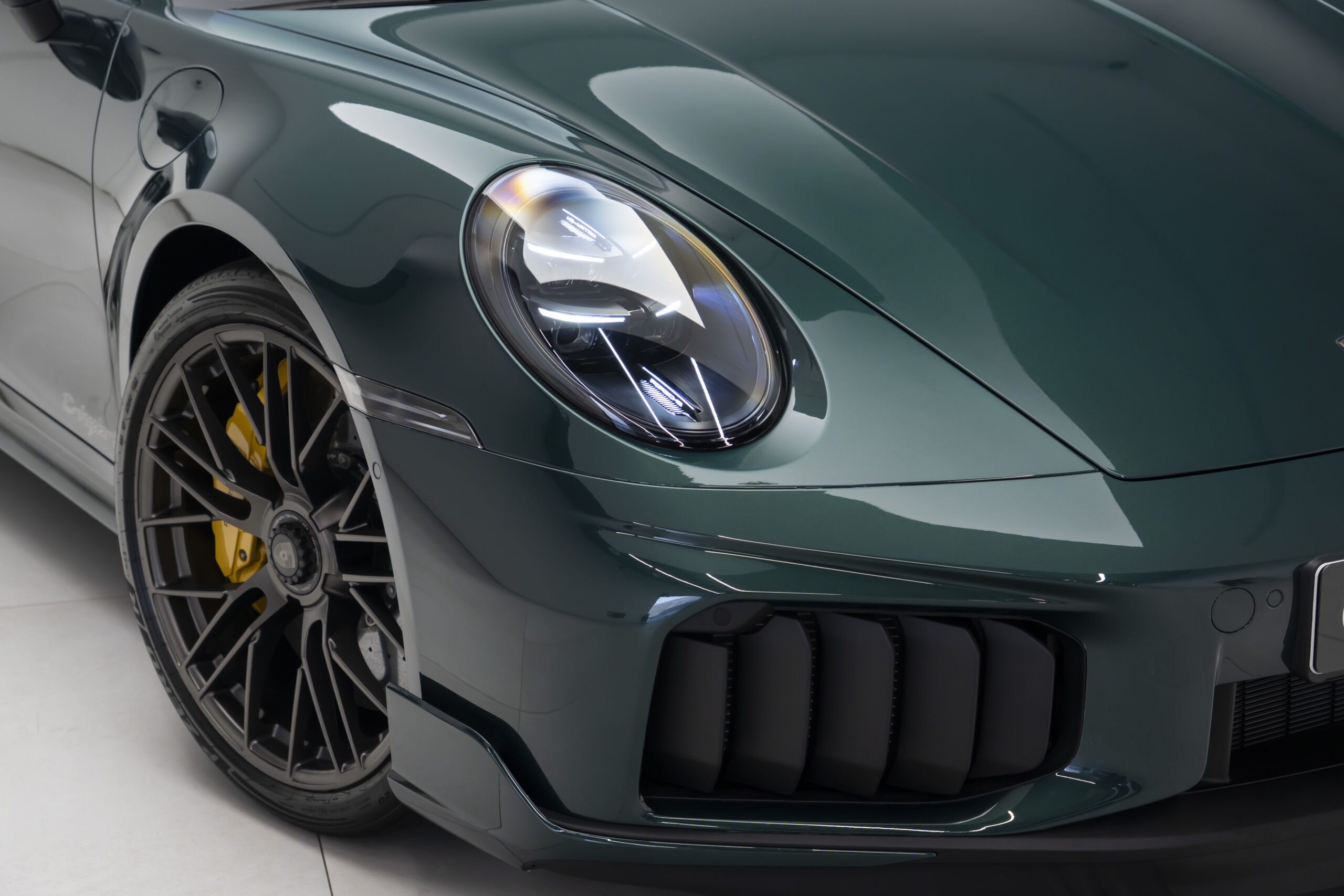 
								2026 Porsche 911 Turbo S Coupe Exclusive Manufaktur full									