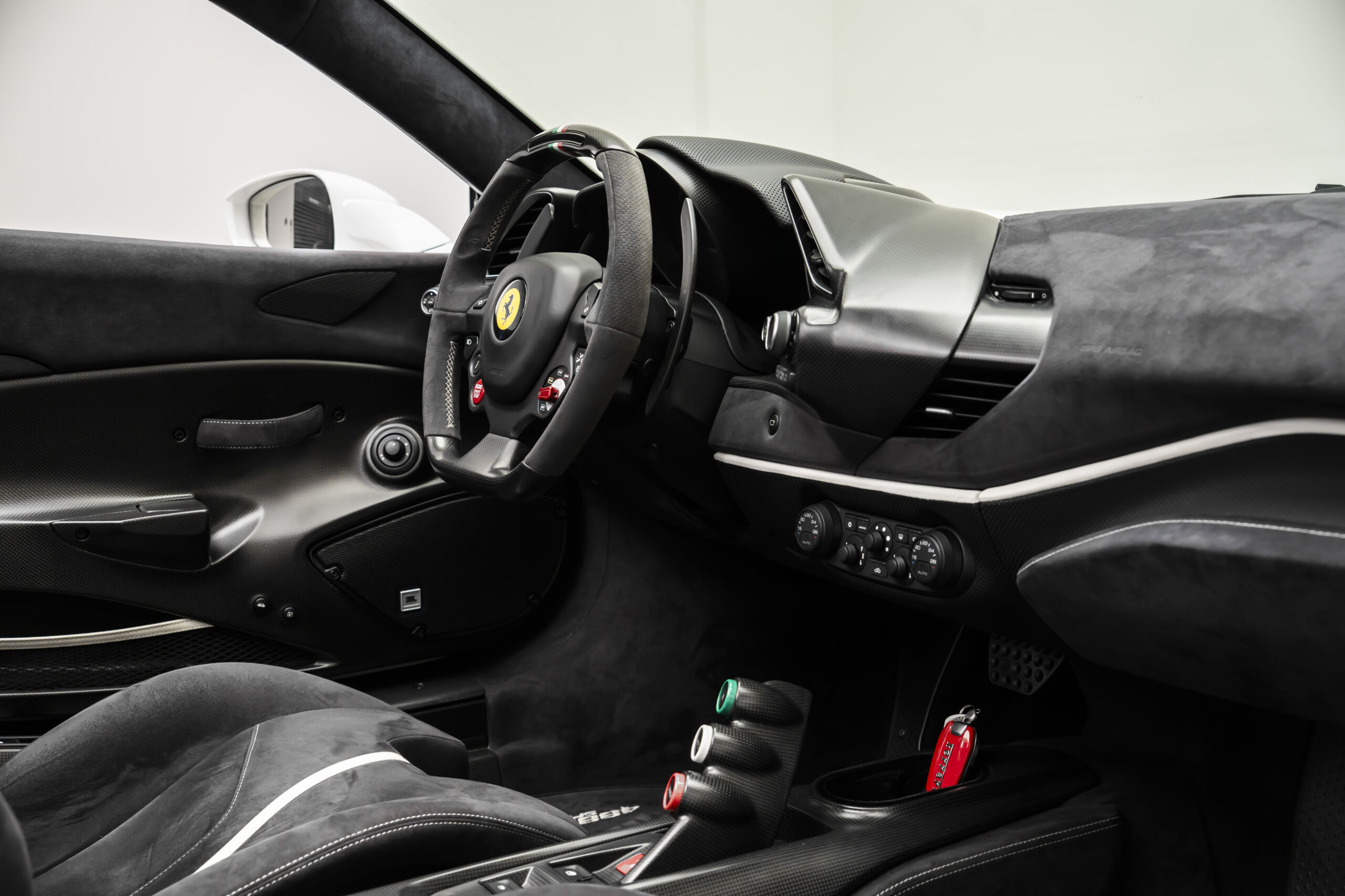 
								2020 Ferrari 488 Pista Aperta Atelier full									