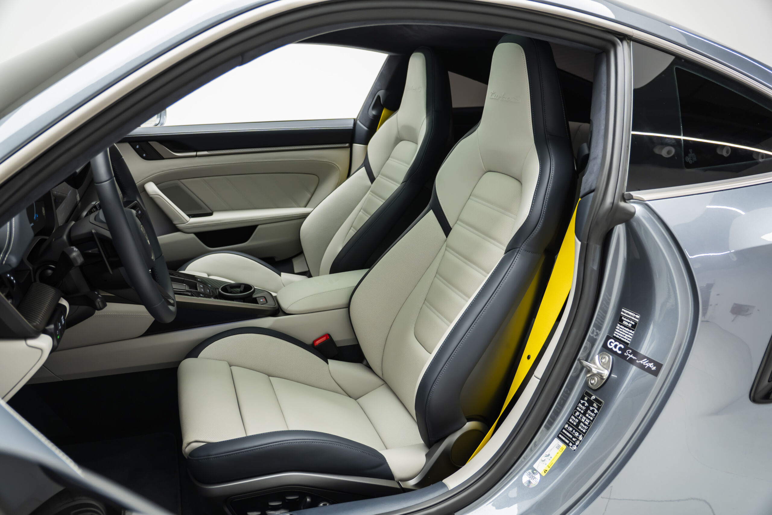 
								2026 Porsche 911 Turbo S Coupe full									