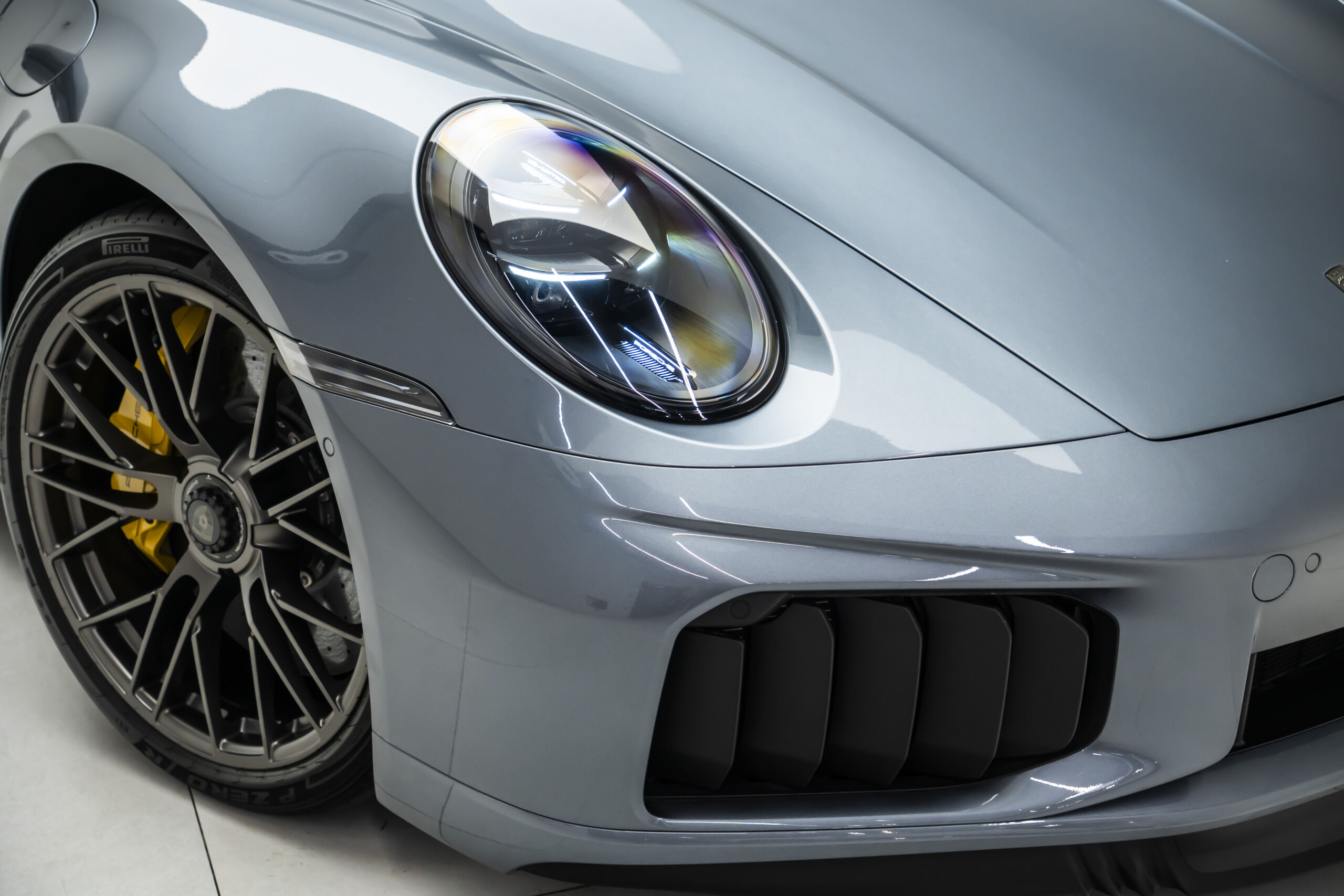 
								2026 Porsche 911 Turbo S Coupe full									