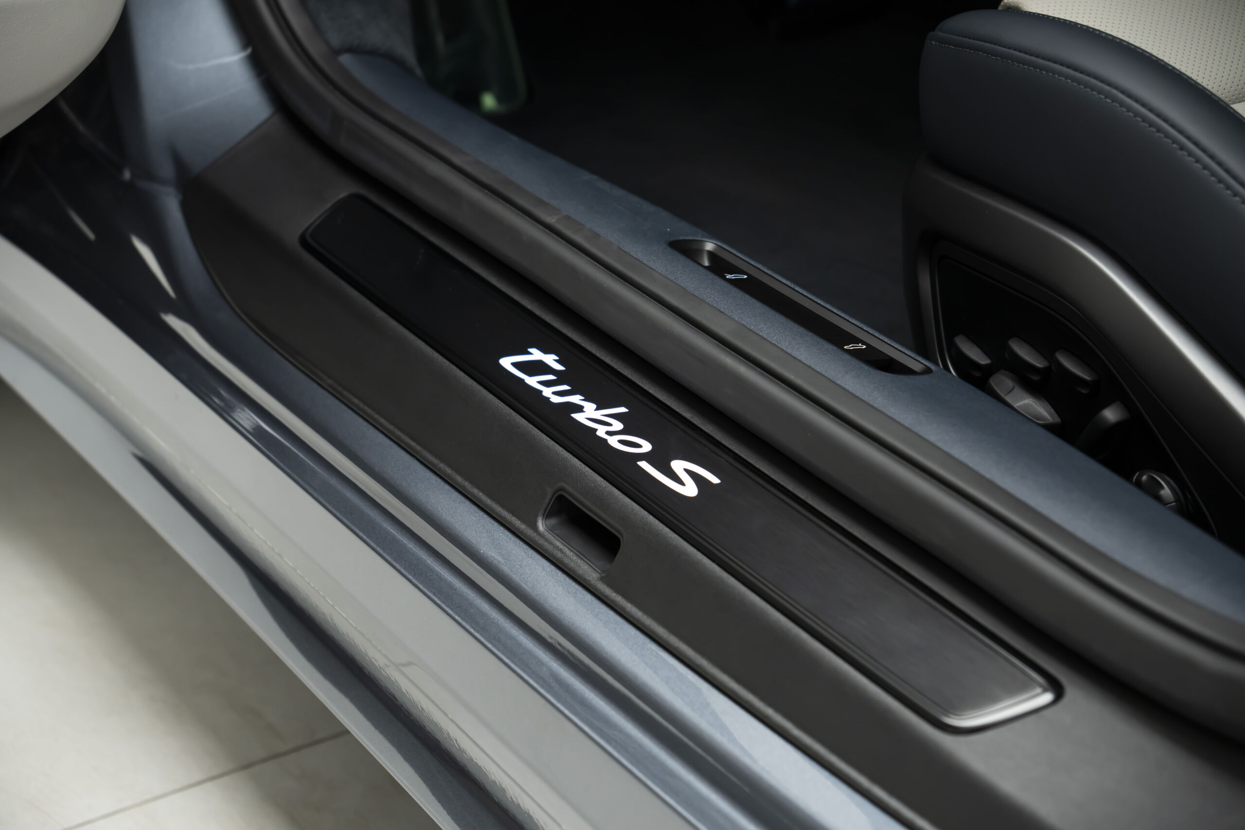 
								2026 Porsche 911 Turbo S Coupe full									