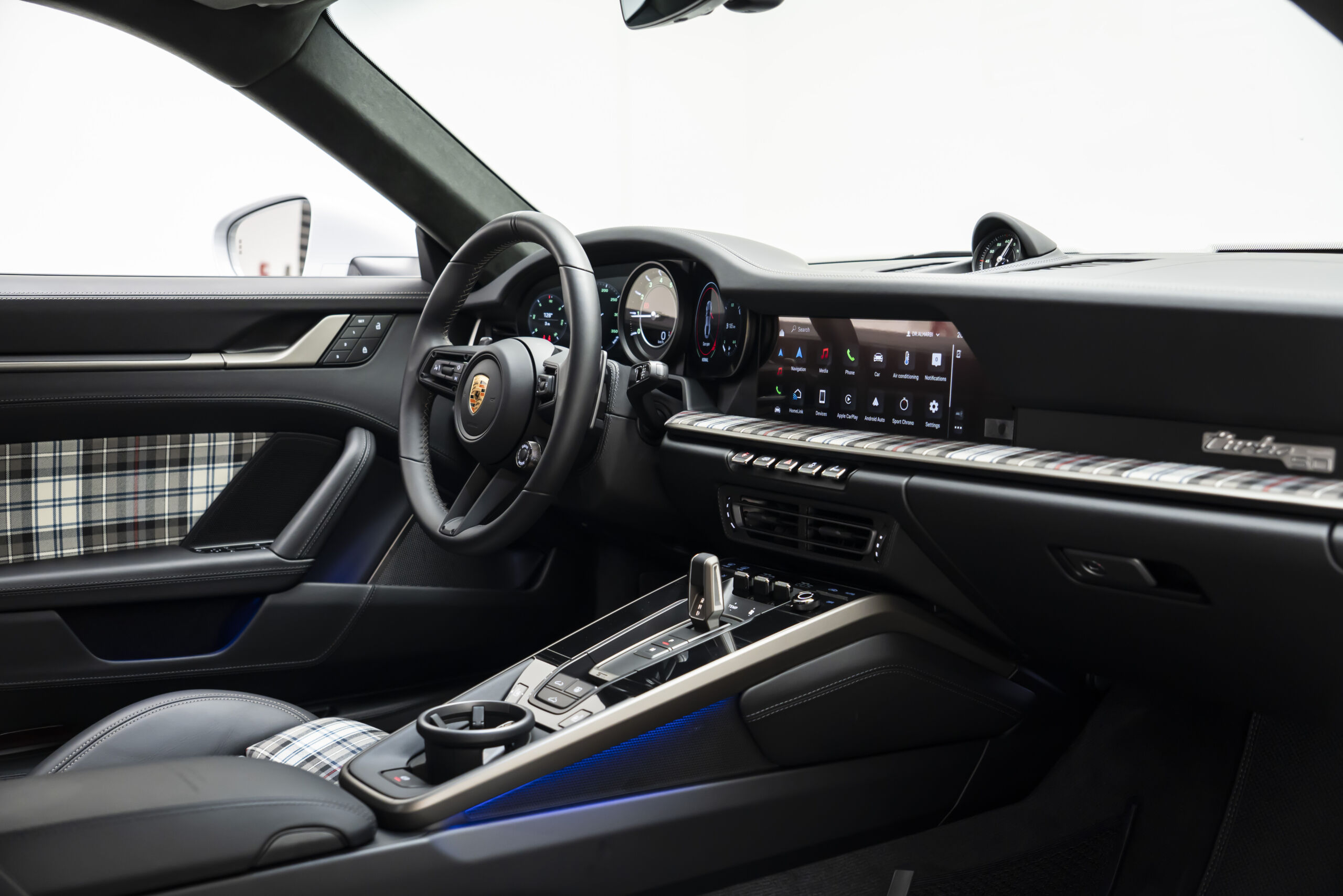 
								2025 Porsche 911 Turbo S 50 Years Heritage Design full									