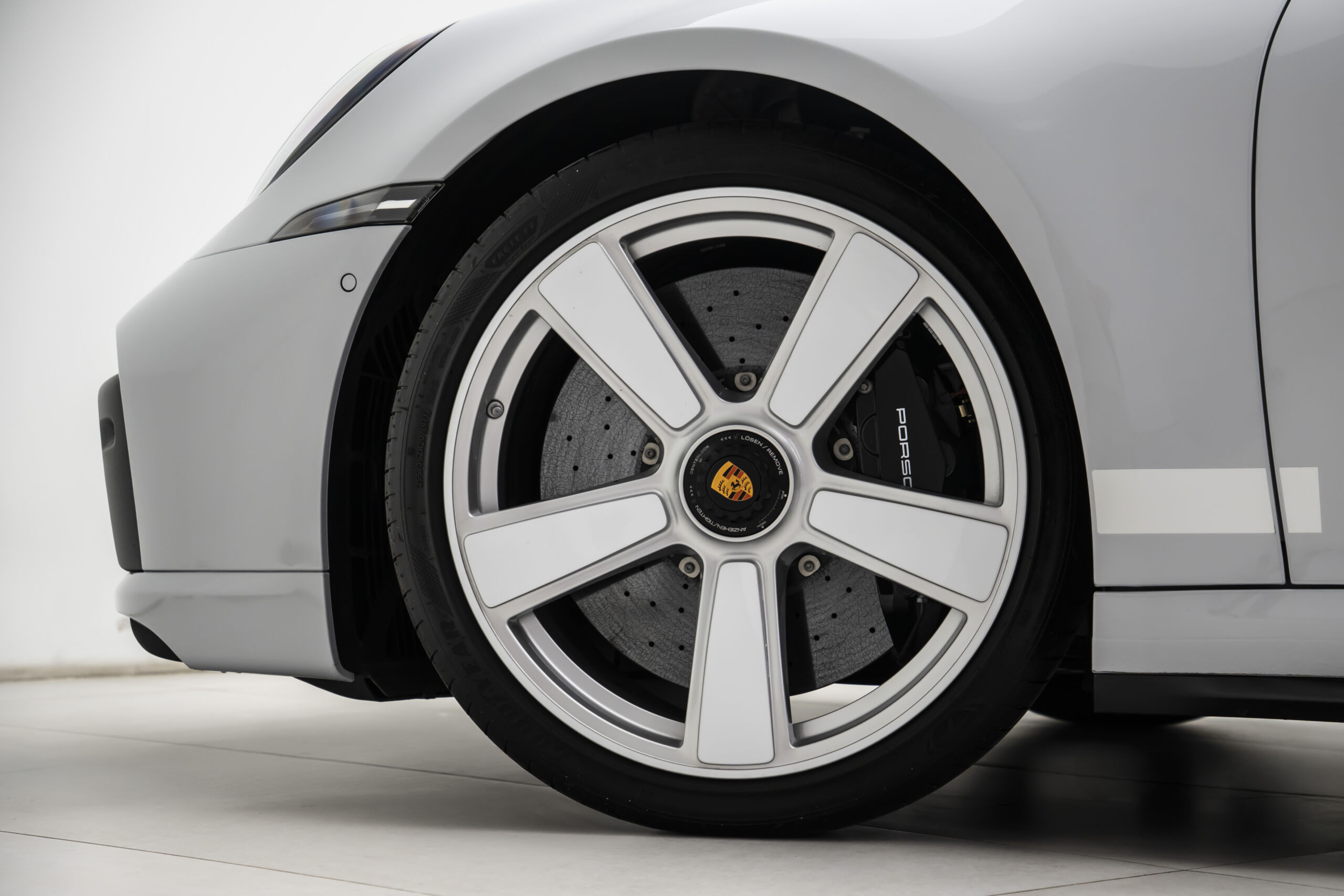 
								2025 Porsche 911 Turbo S 50 Years Heritage Design full									