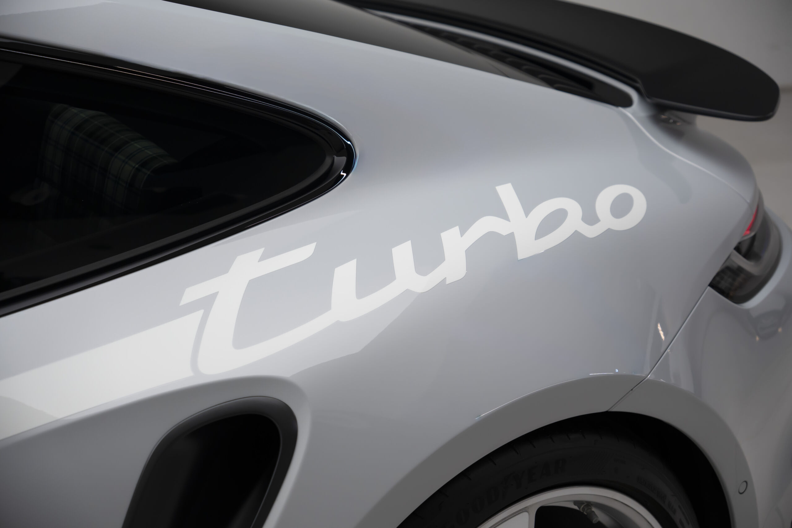 
								2025 Porsche 911 Turbo S 50 Years Heritage Design full									