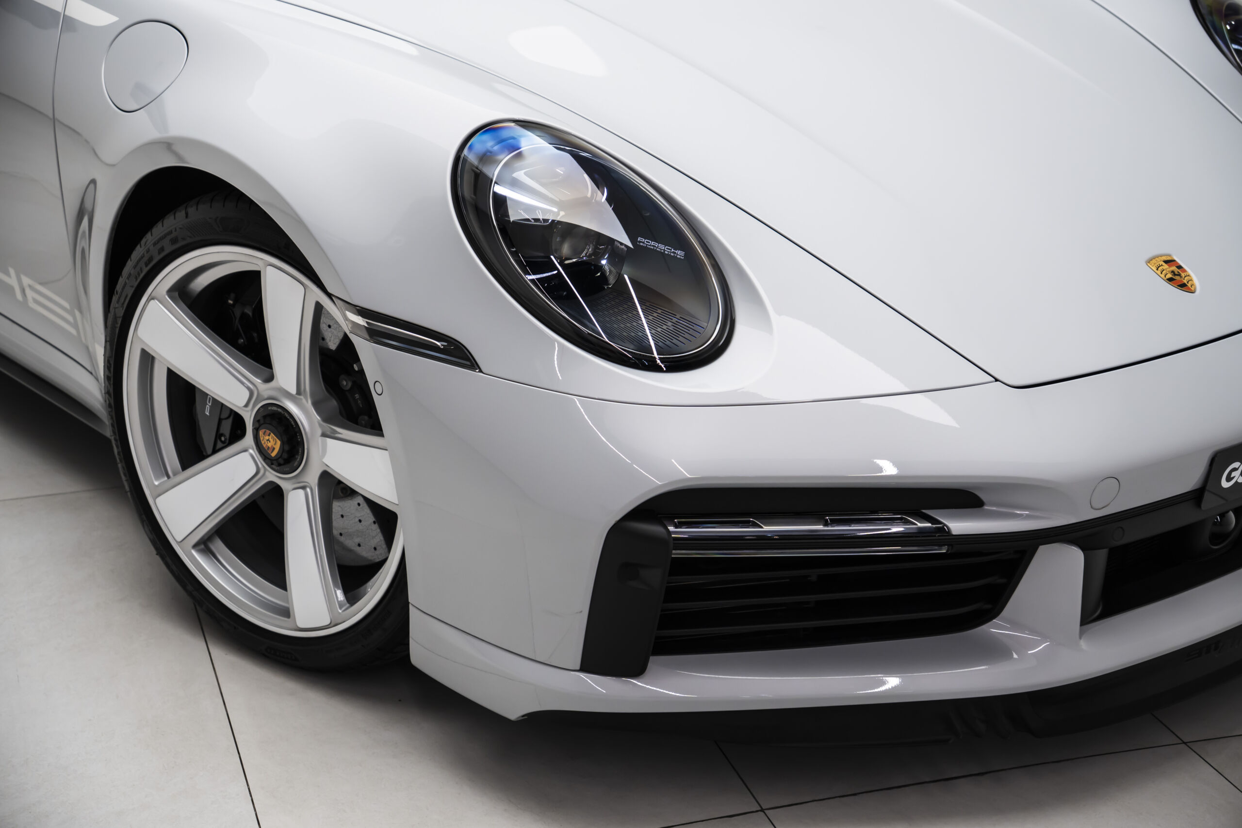 
								2025 Porsche 911 Turbo S 50 Years Heritage Design full									