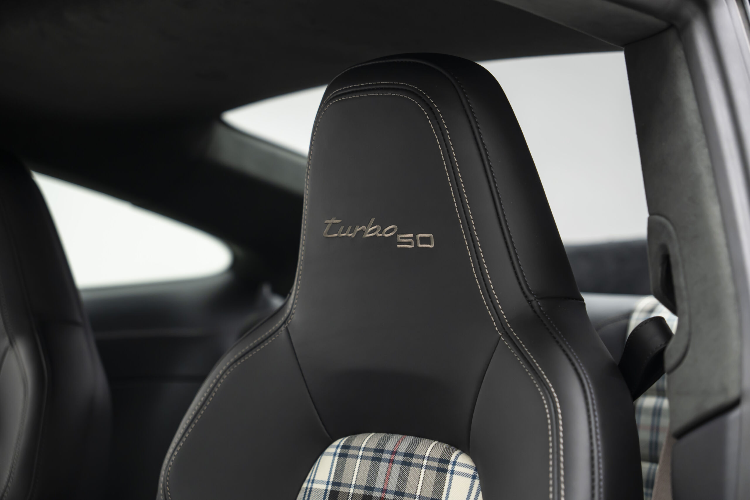 
								2025 Porsche 911 Turbo S 50 Years Heritage Design full									