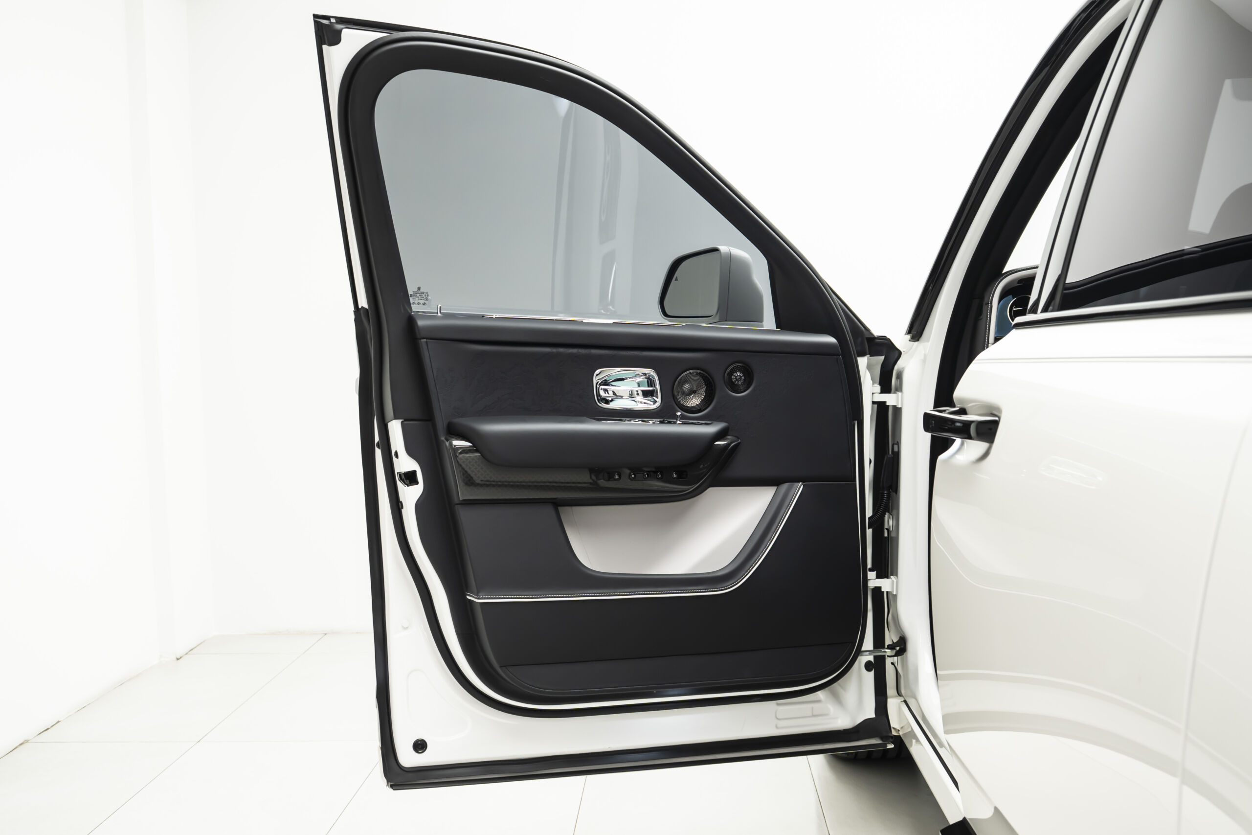 
								2025 Rolls-Royce Cullinan Black Badge full									