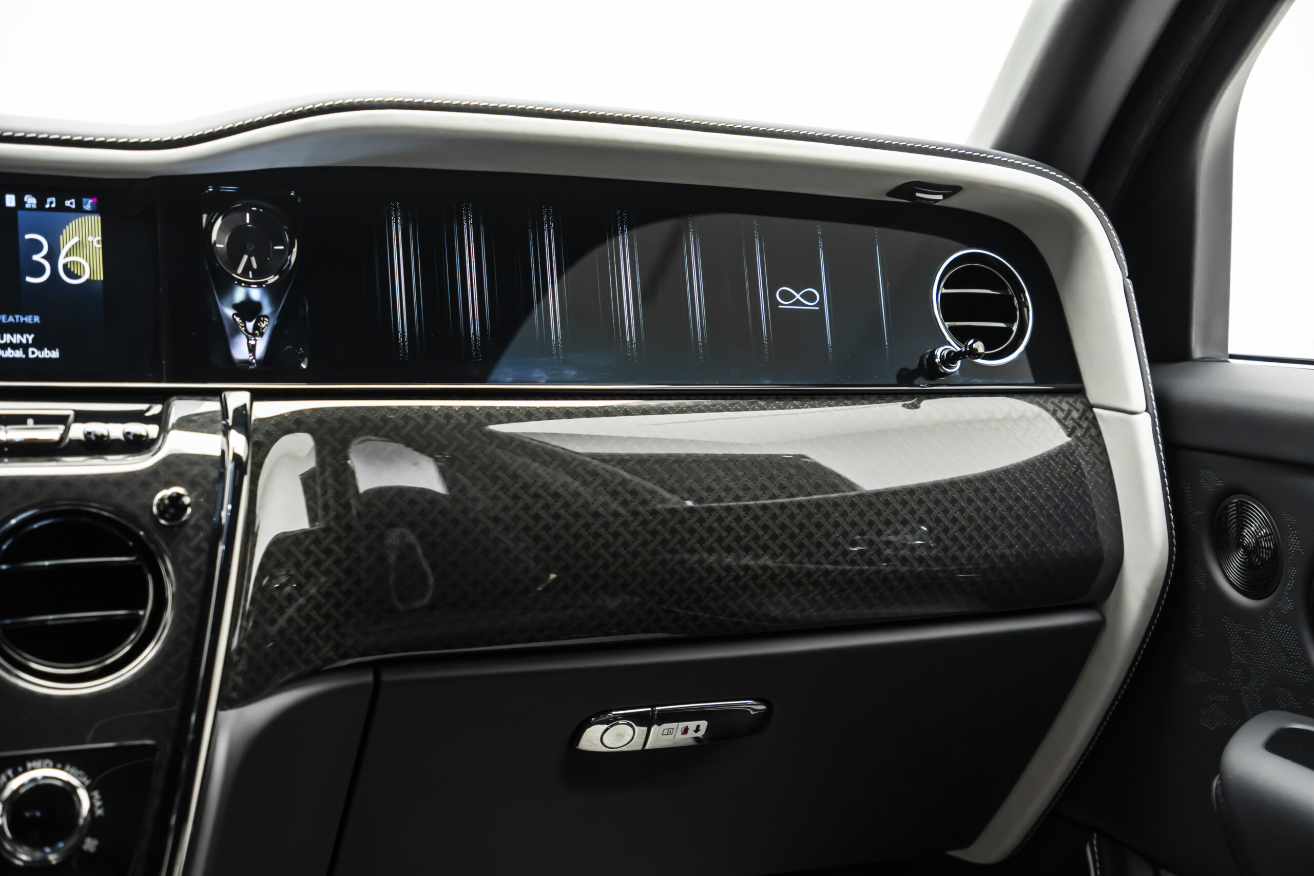 
								2025 Rolls-Royce Cullinan Black Badge full									