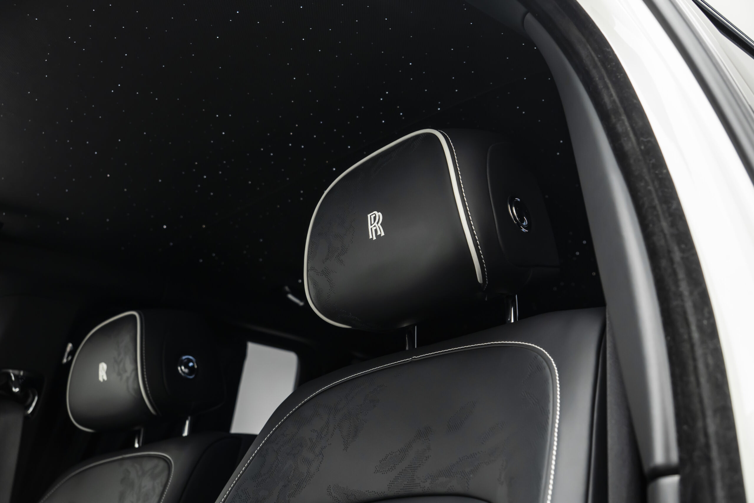 
								2025 Rolls-Royce Cullinan Black Badge full									