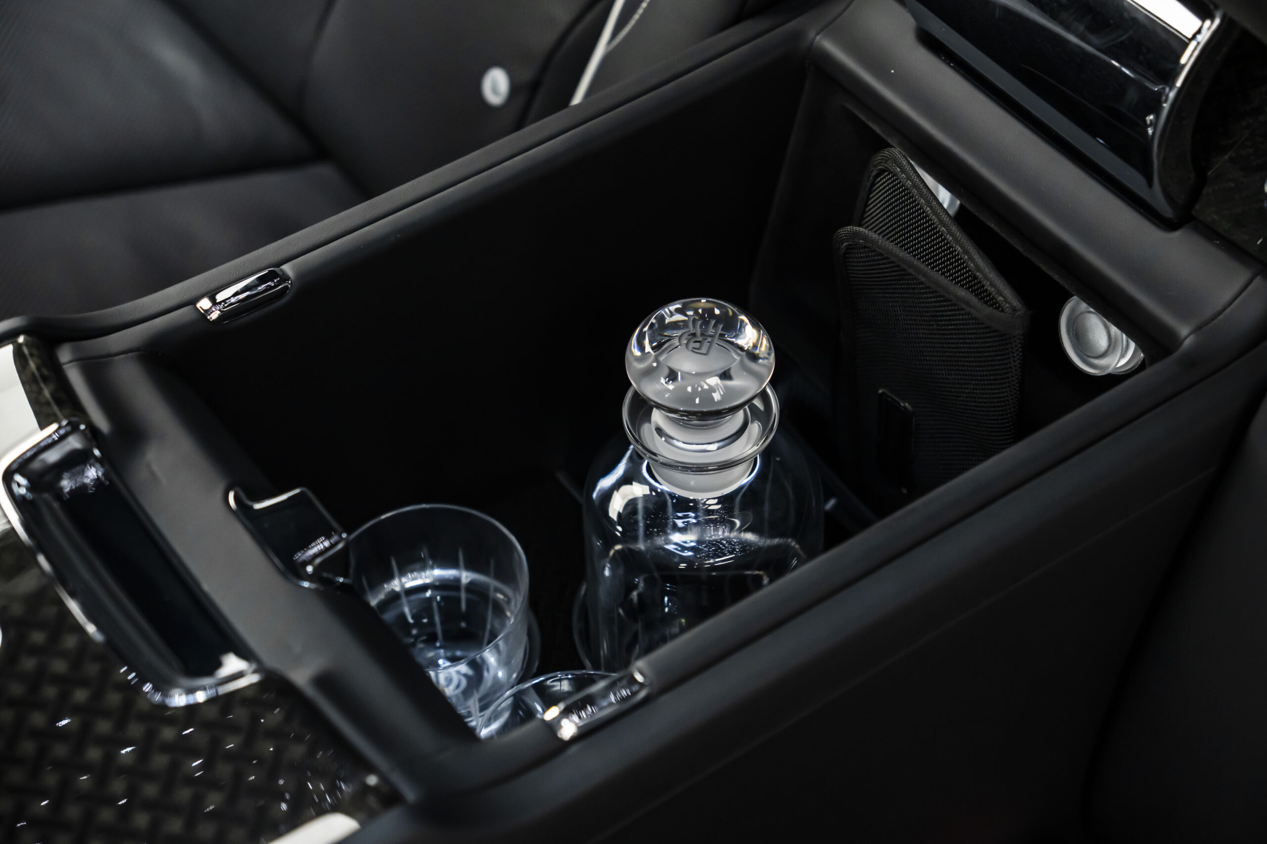 
								2025 Rolls-Royce Cullinan Black Badge full									