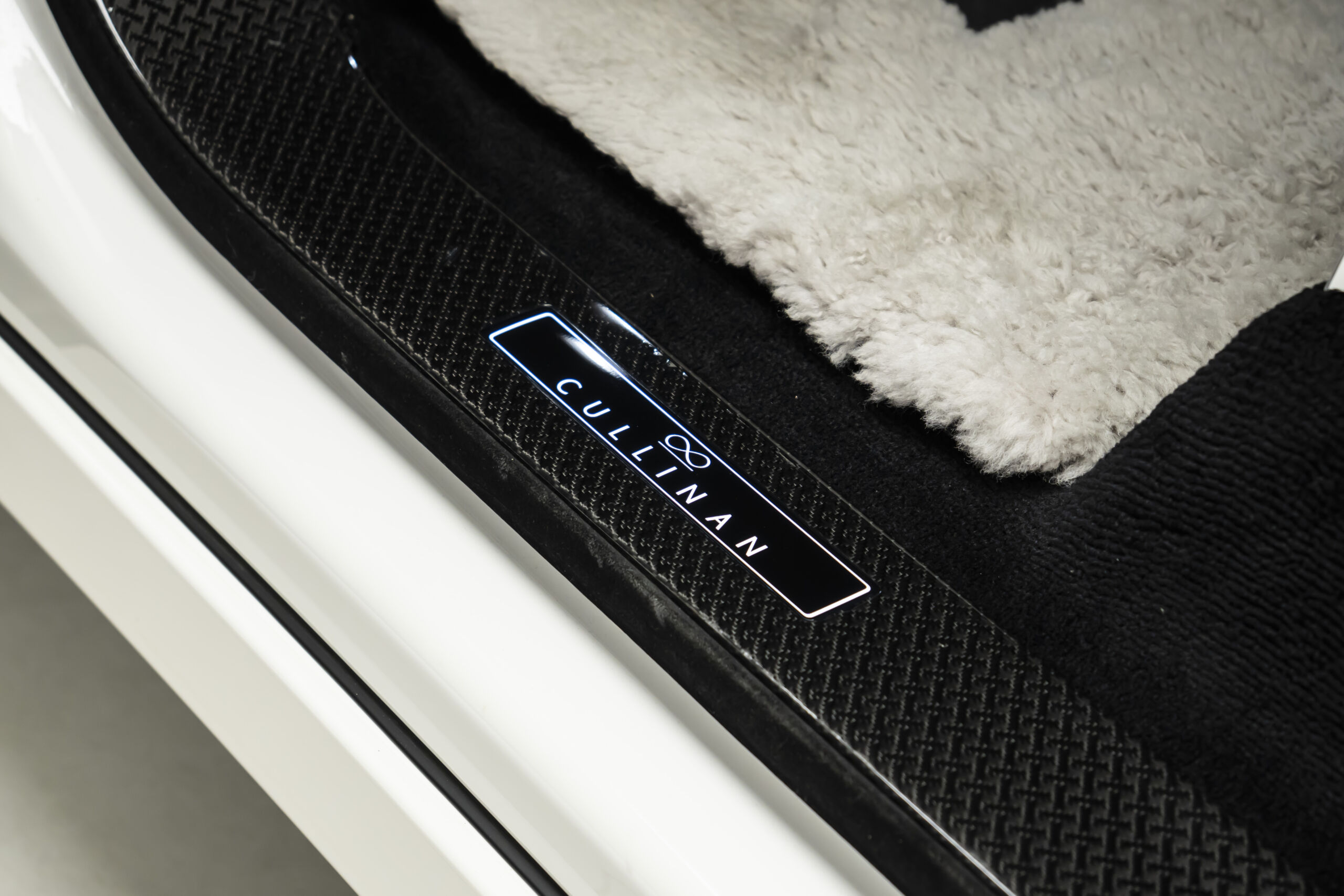 
								2025 Rolls-Royce Cullinan Black Badge full									